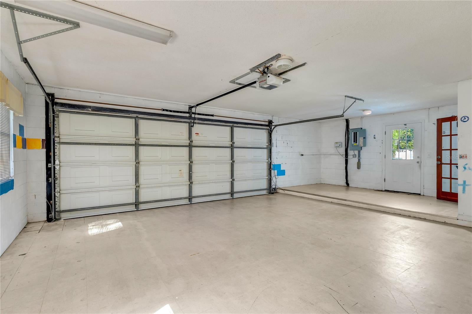 1218 HOWELL CREEK DRIVE