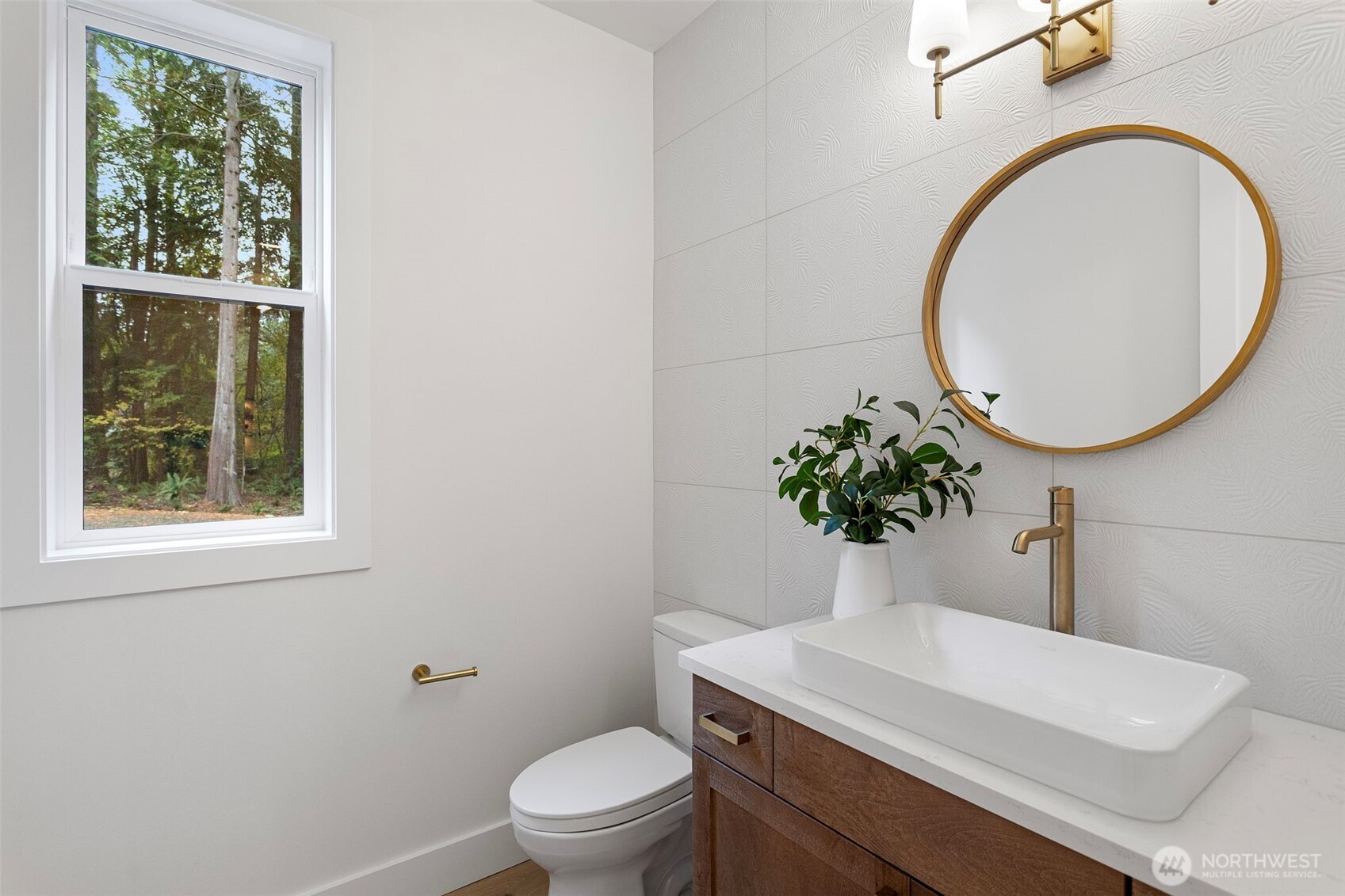 7107 254th Avenue NE