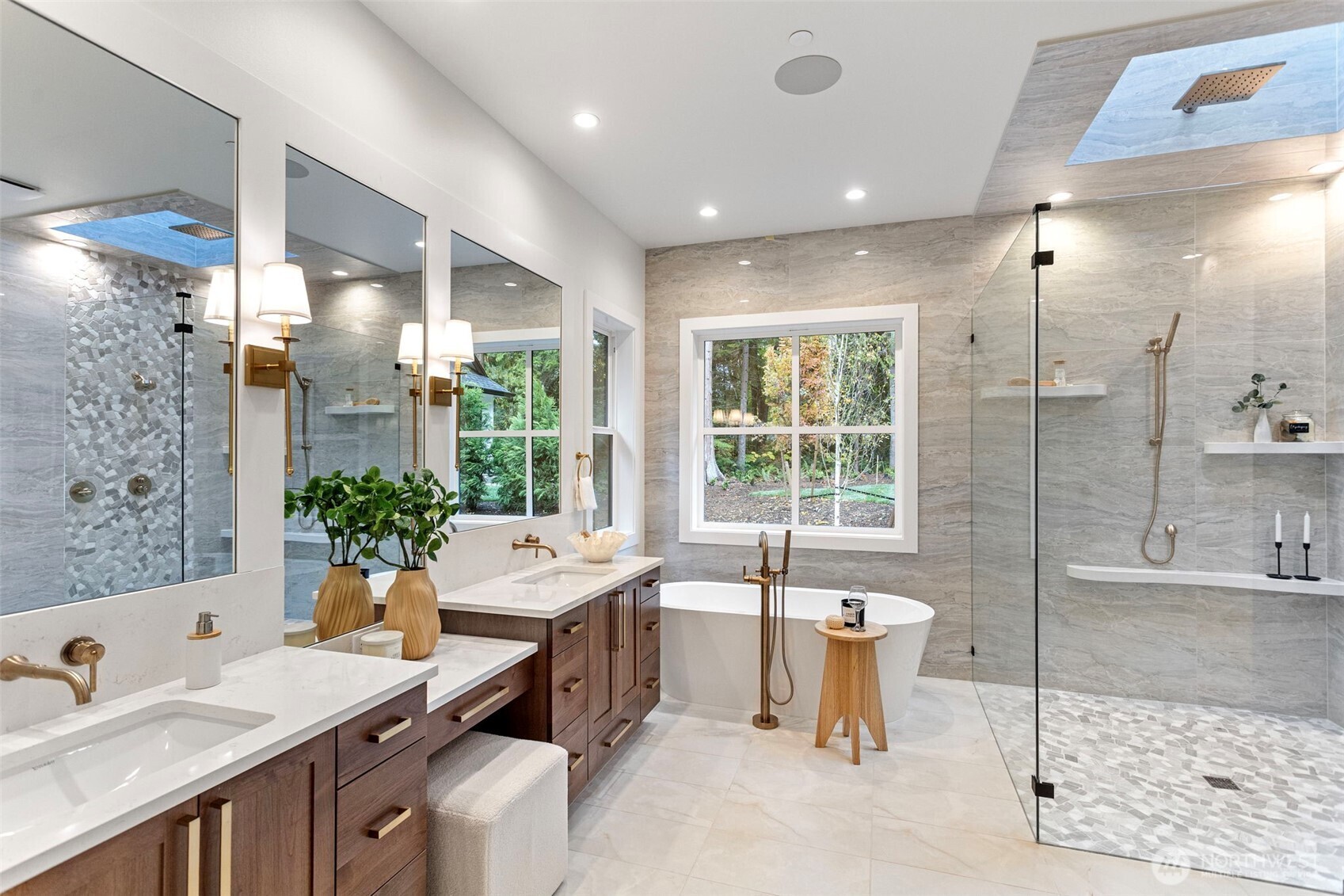 7107 254th Avenue NE