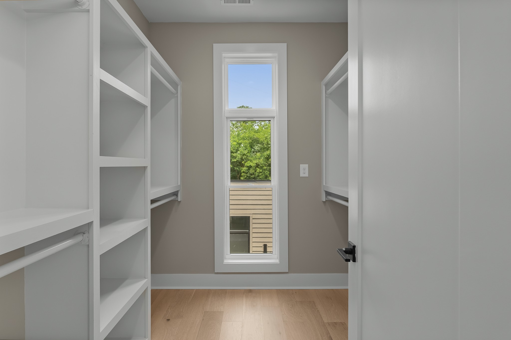 2305 Eastland Ave Unit: J