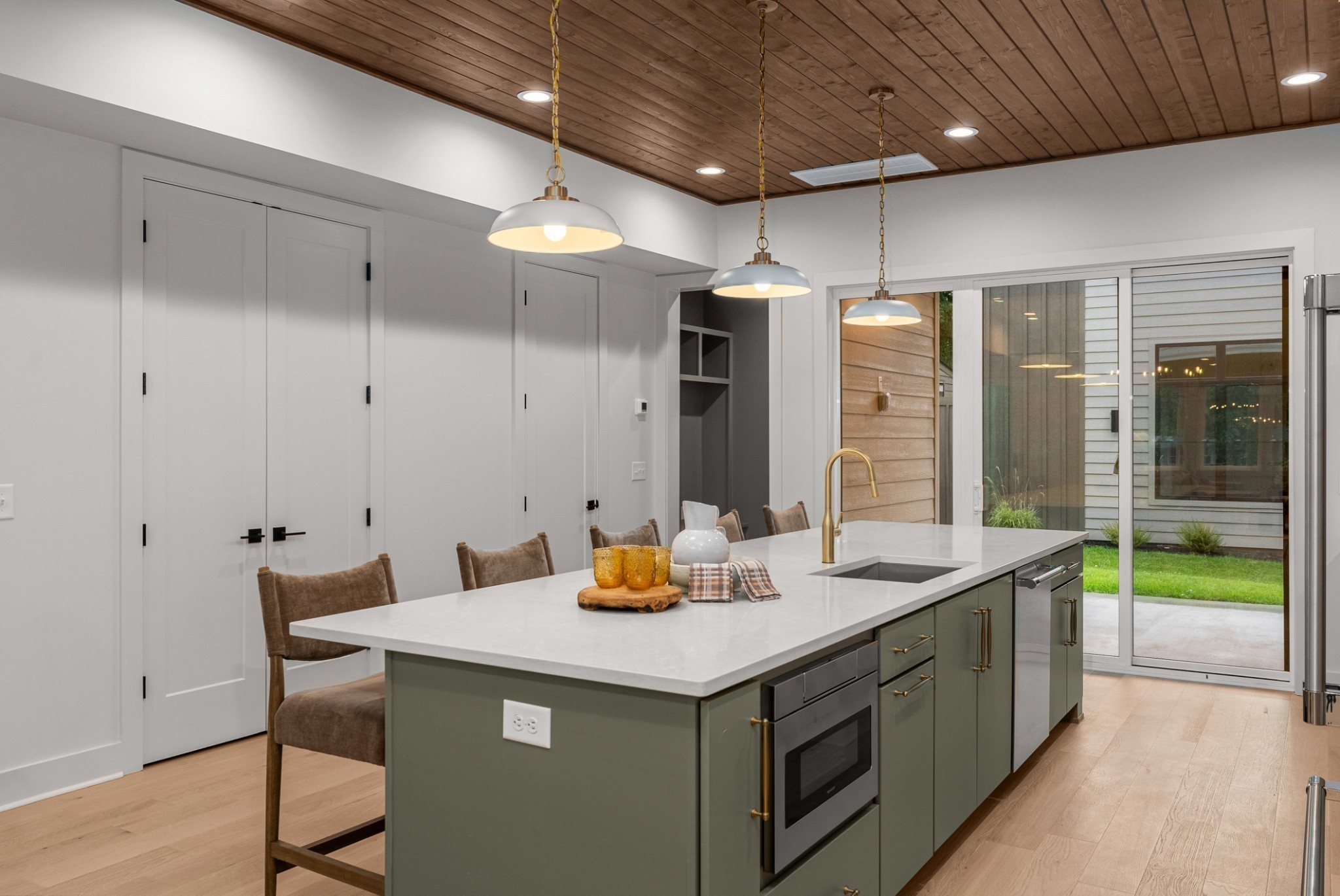 2305 Eastland Ave Unit: J