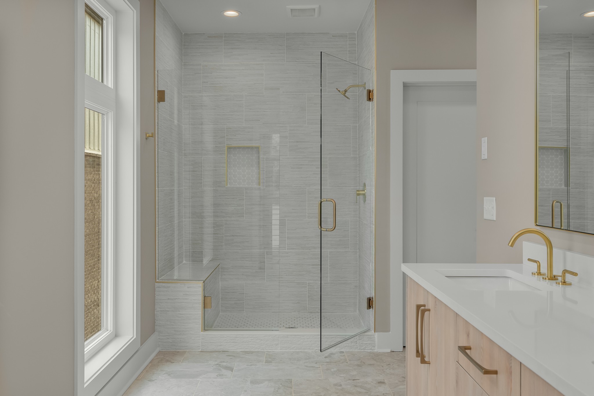2305 Eastland Ave Unit: J