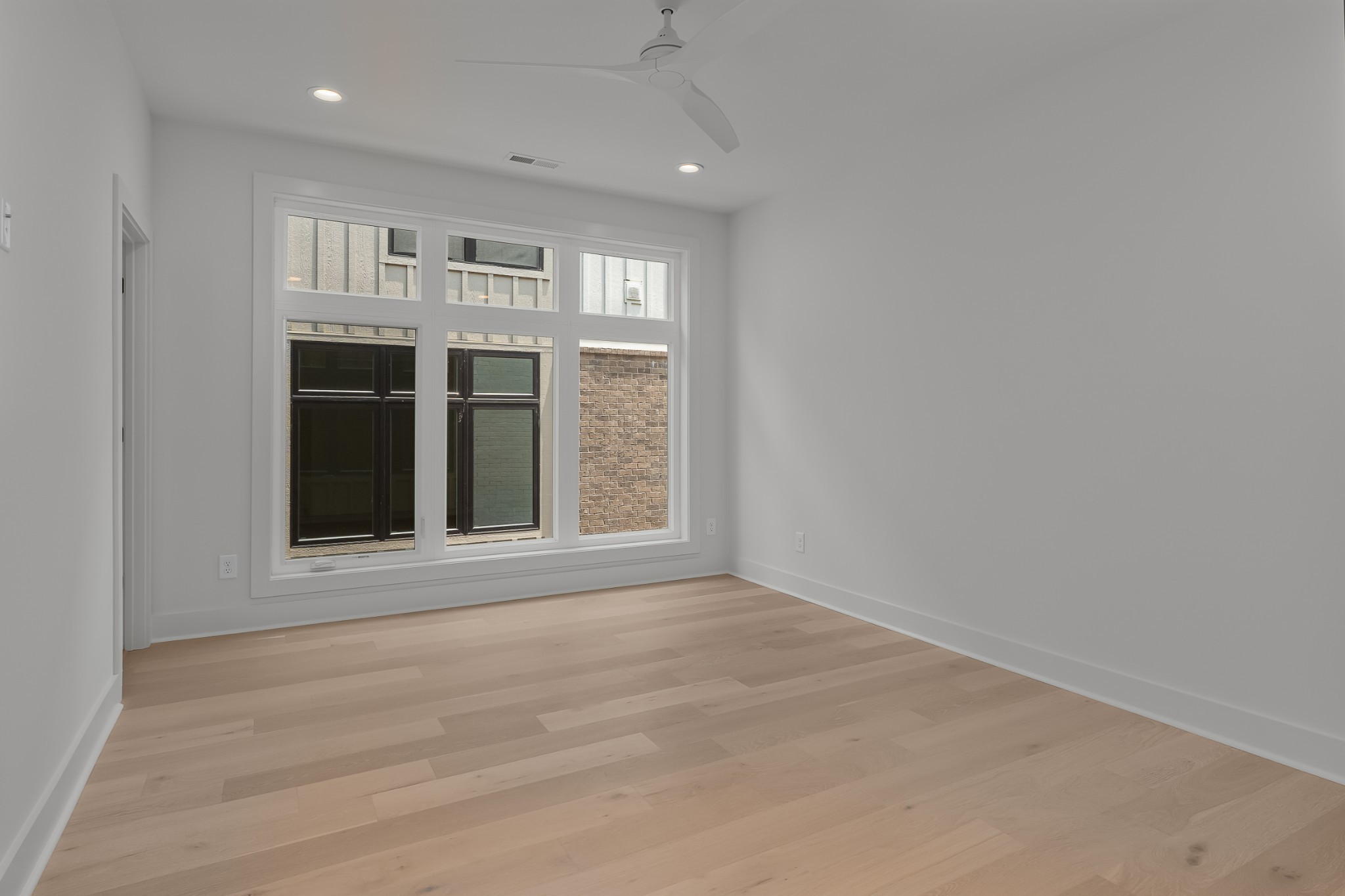 2305 Eastland Ave Unit: J