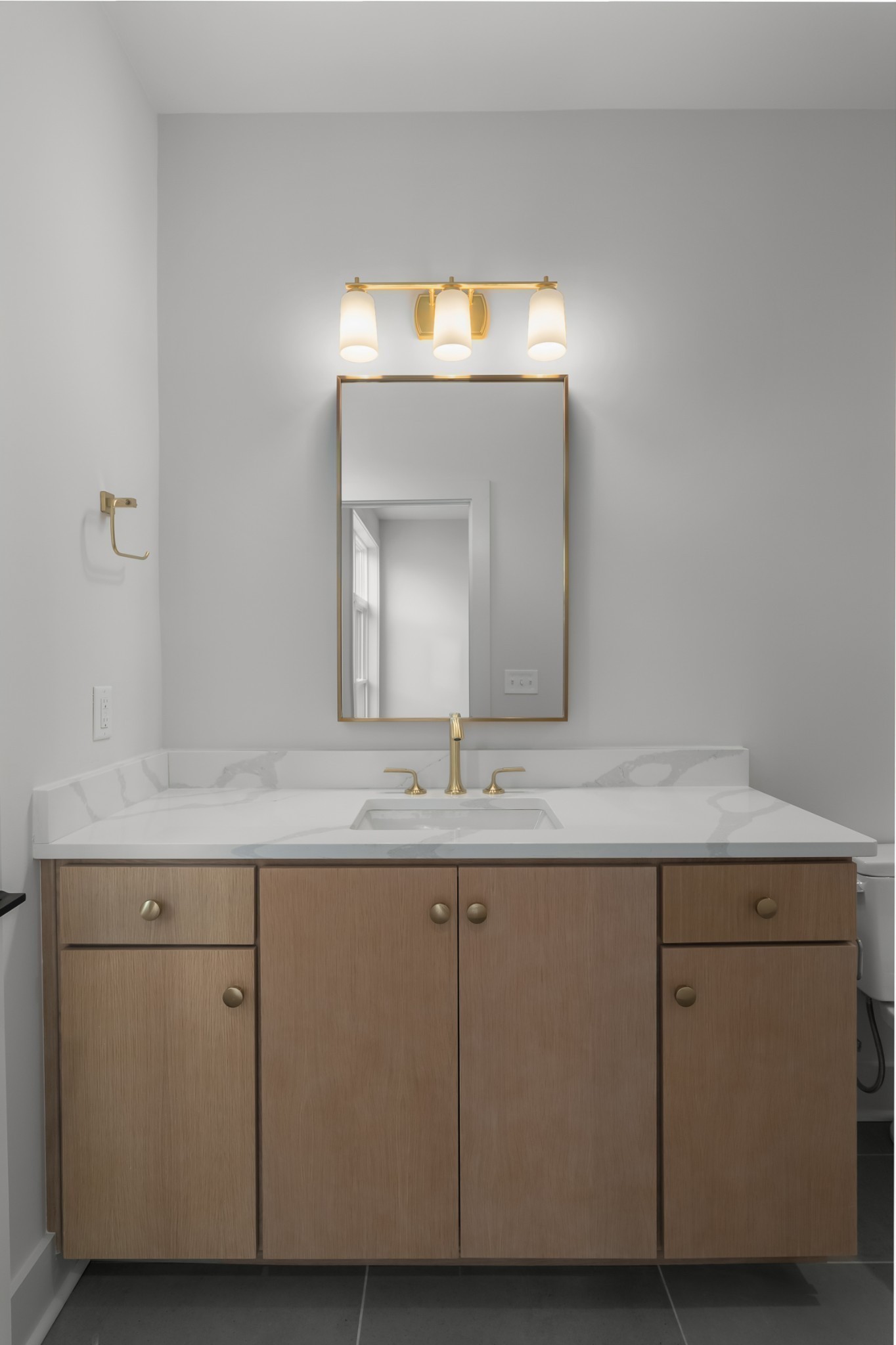 2305 Eastland Ave Unit: J