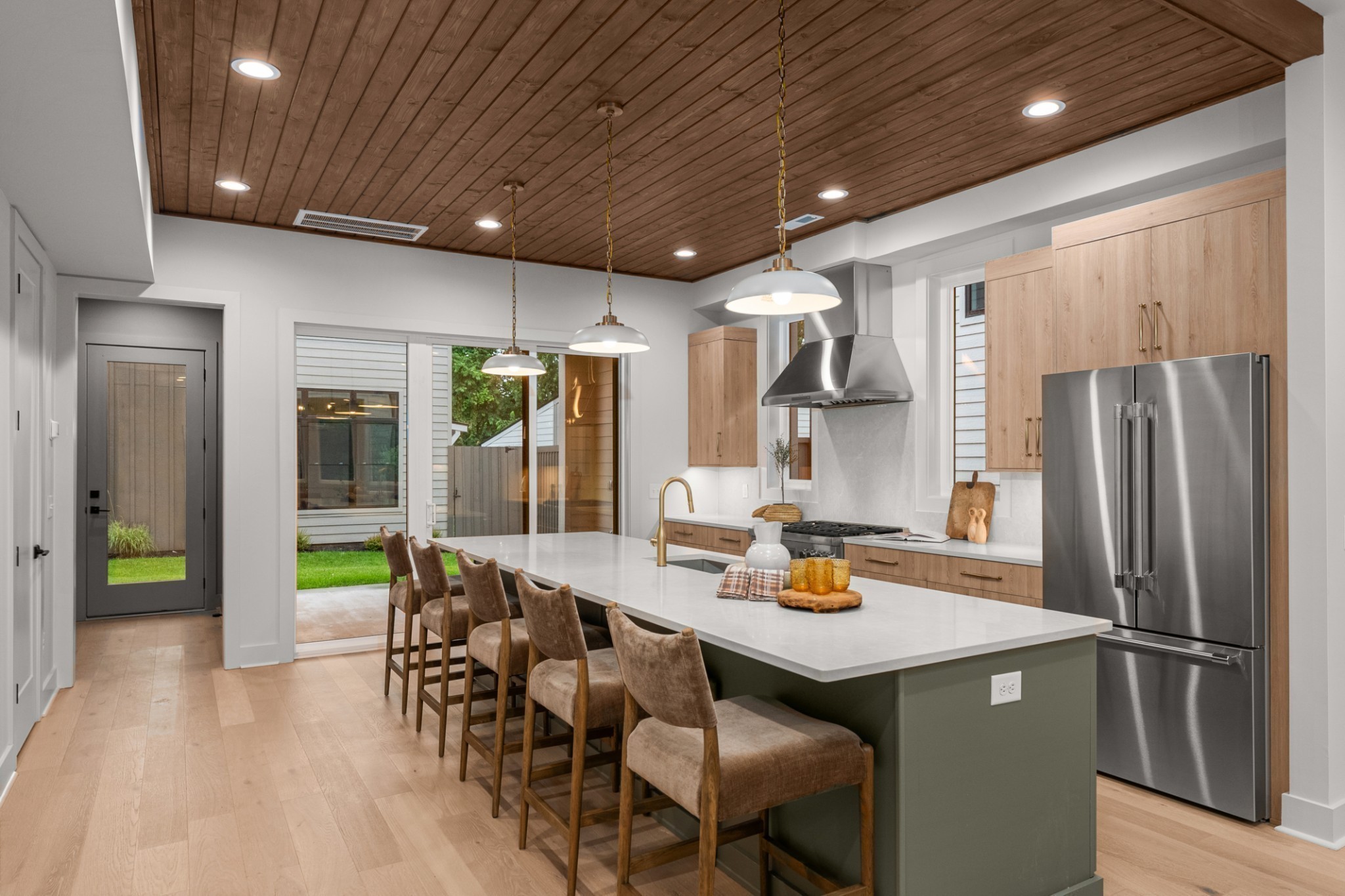 2305 Eastland Ave Unit: J
