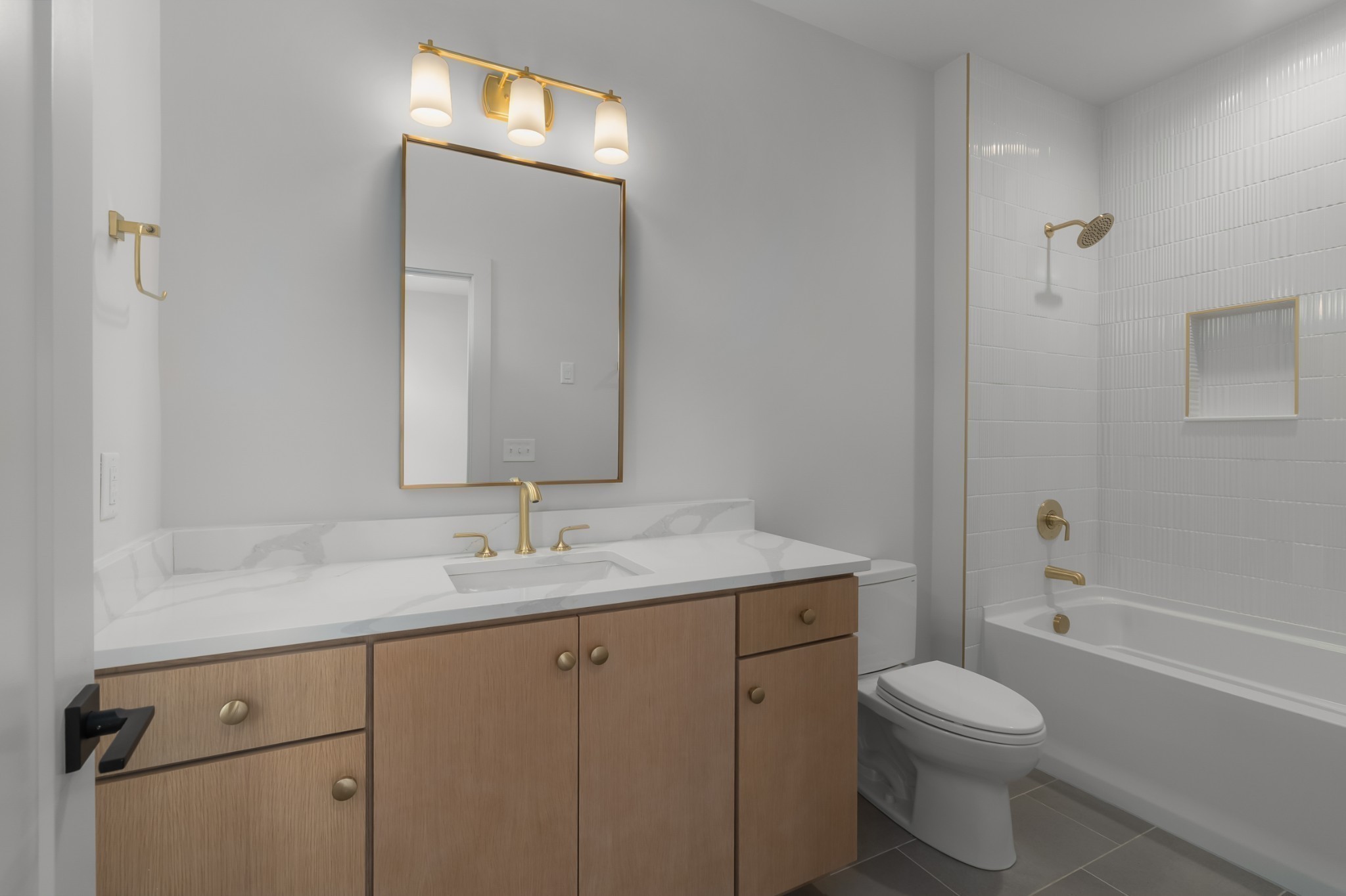 2305 Eastland Ave Unit: J