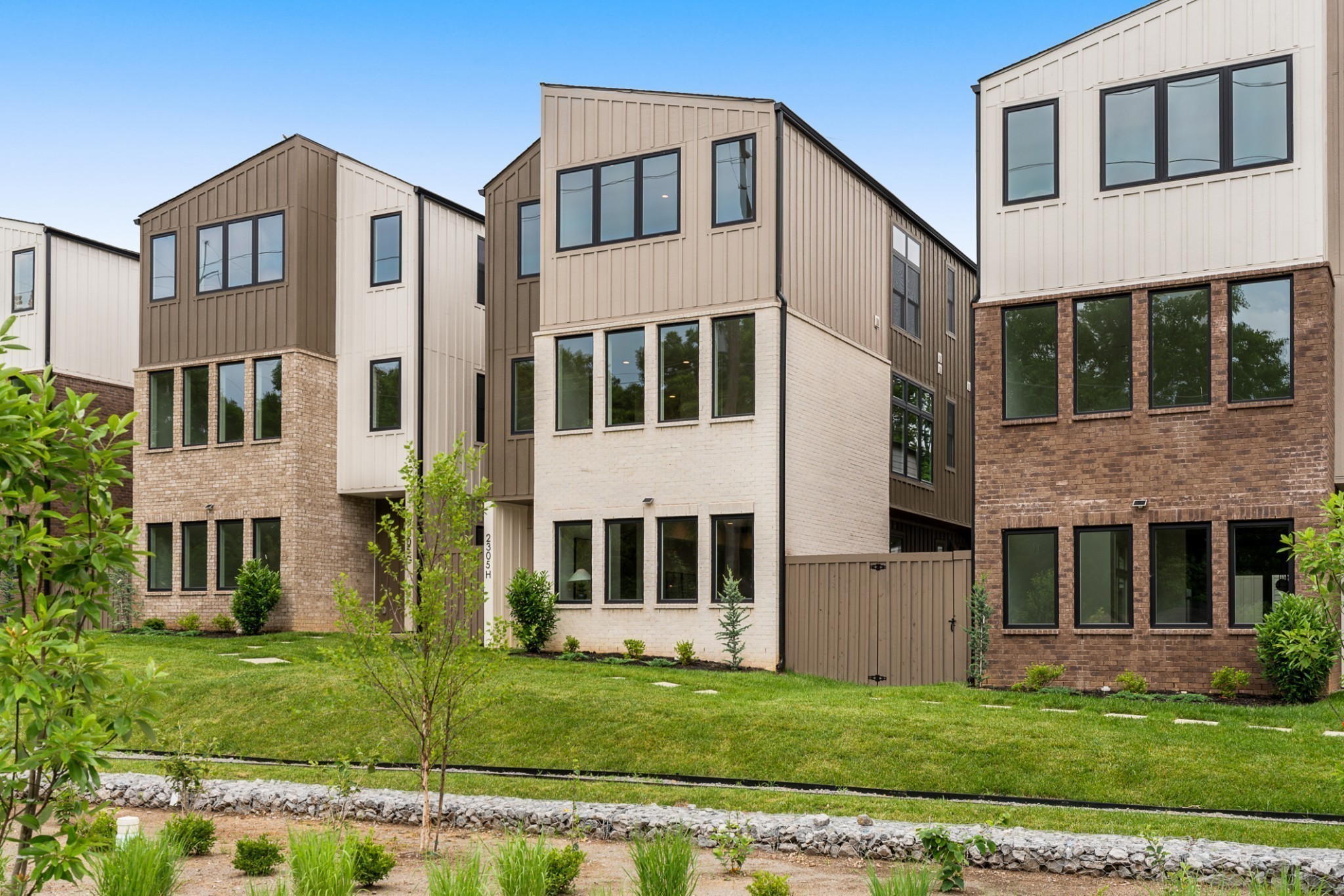 2305 Eastland Ave Unit: J