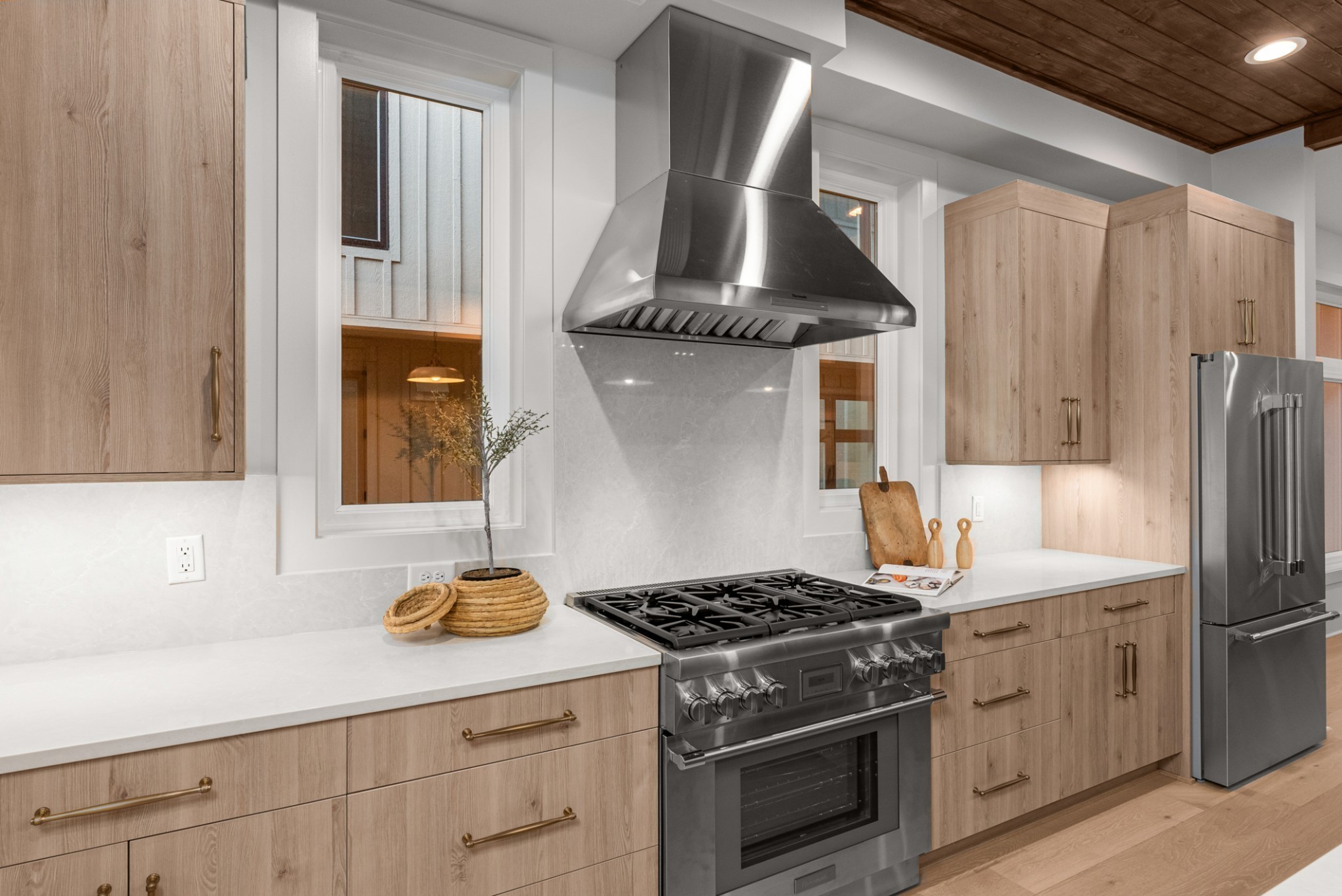 2305 Eastland Ave Unit: J