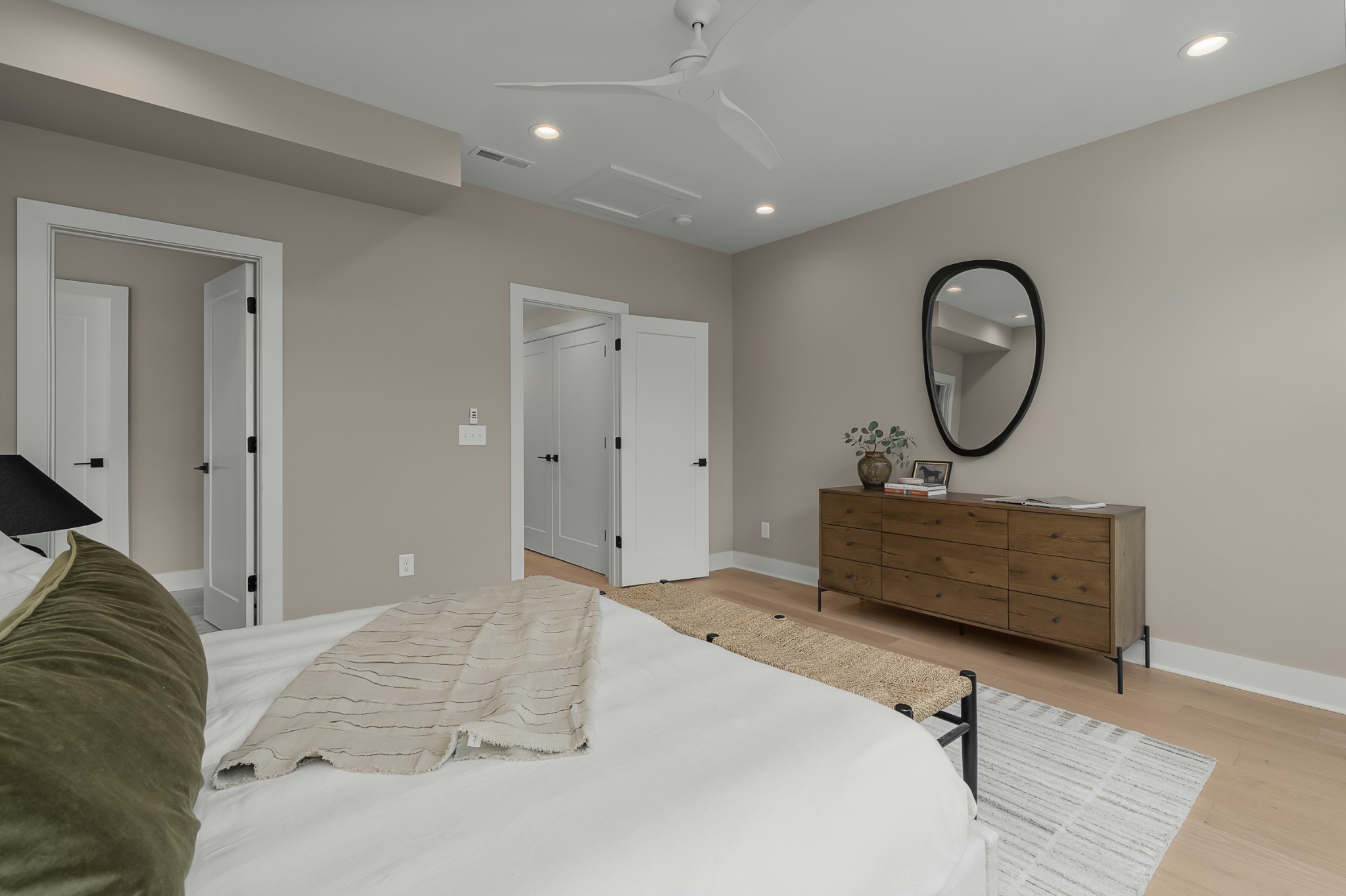 2305 Eastland Ave Unit: J