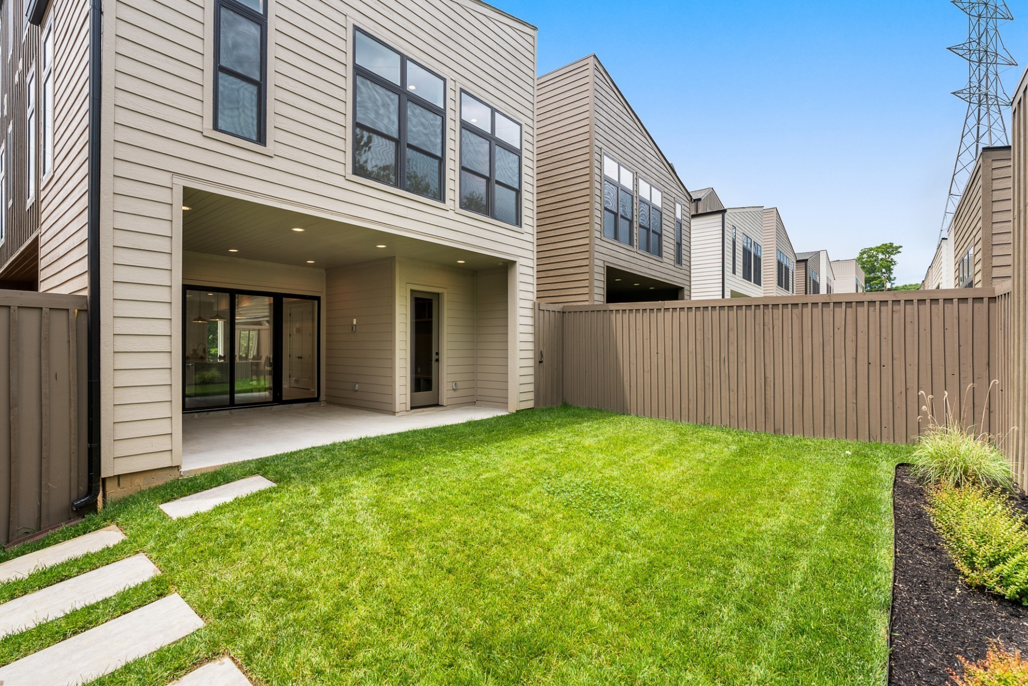2305 Eastland Ave Unit: J