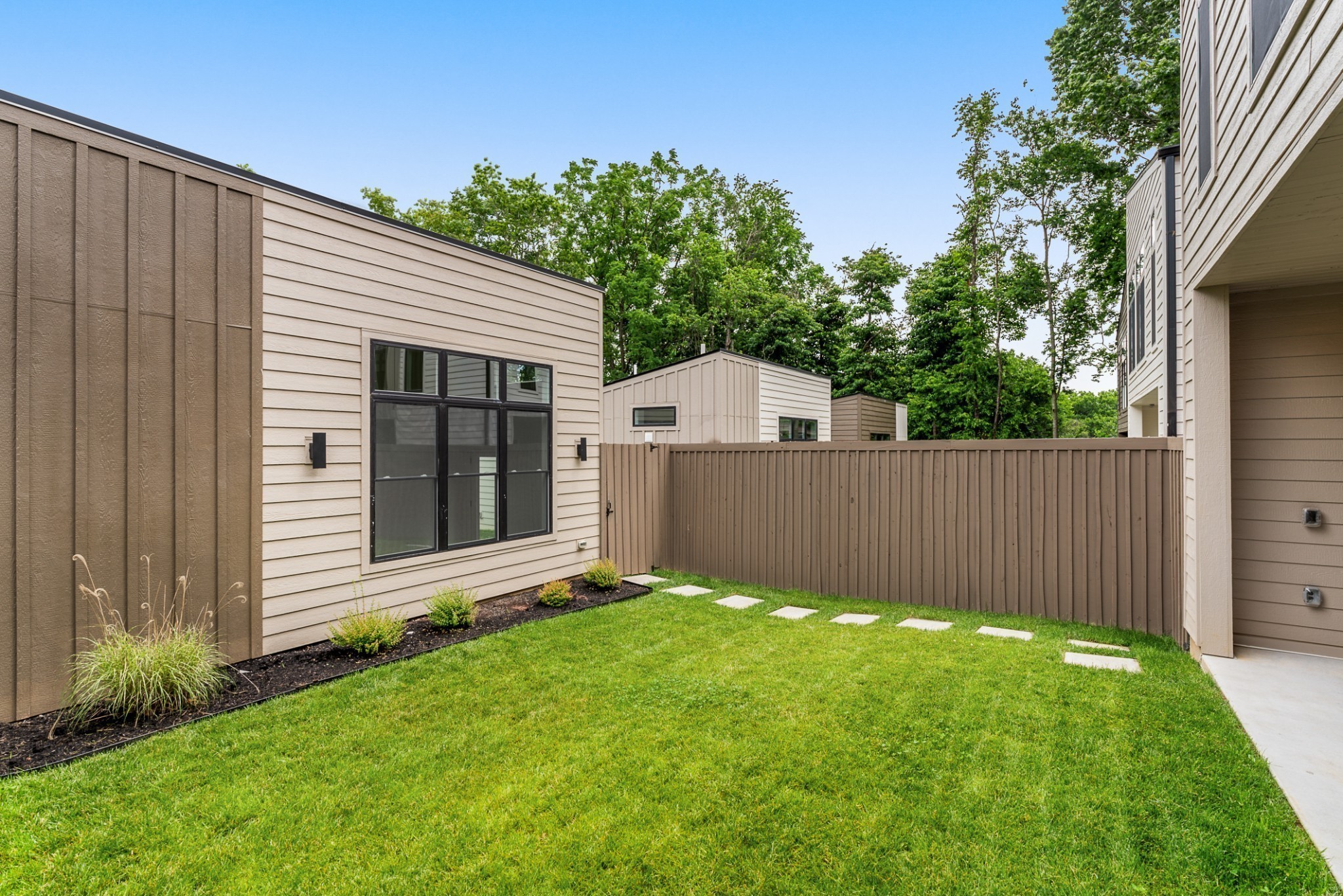 2305 Eastland Ave Unit: J