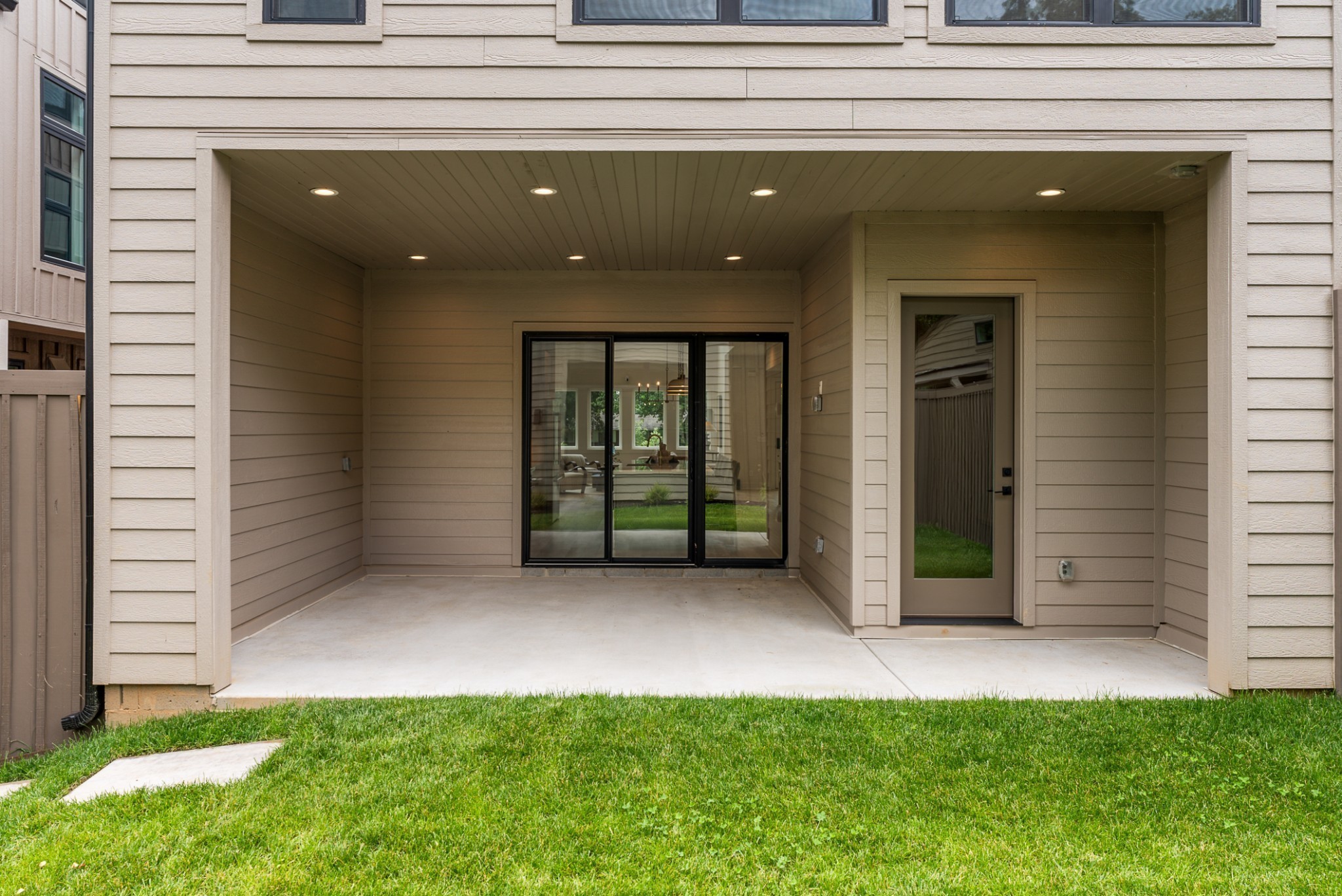2305 Eastland Ave Unit: J
