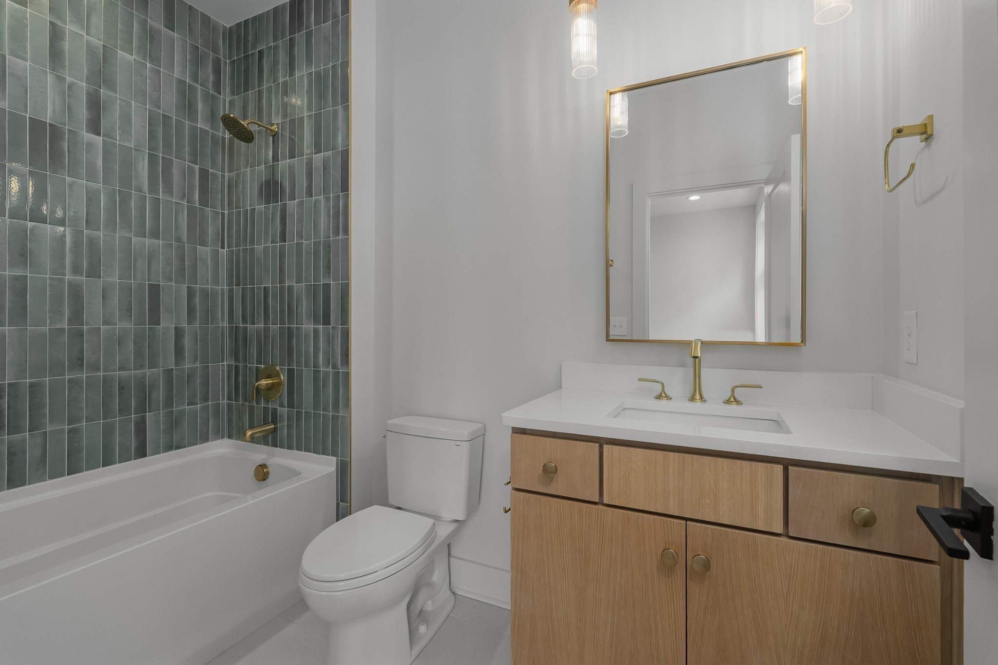 2305 Eastland Ave Unit: J
