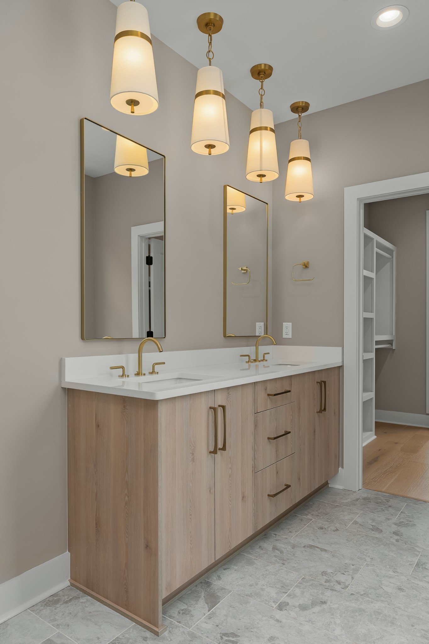2305 Eastland Ave Unit: J