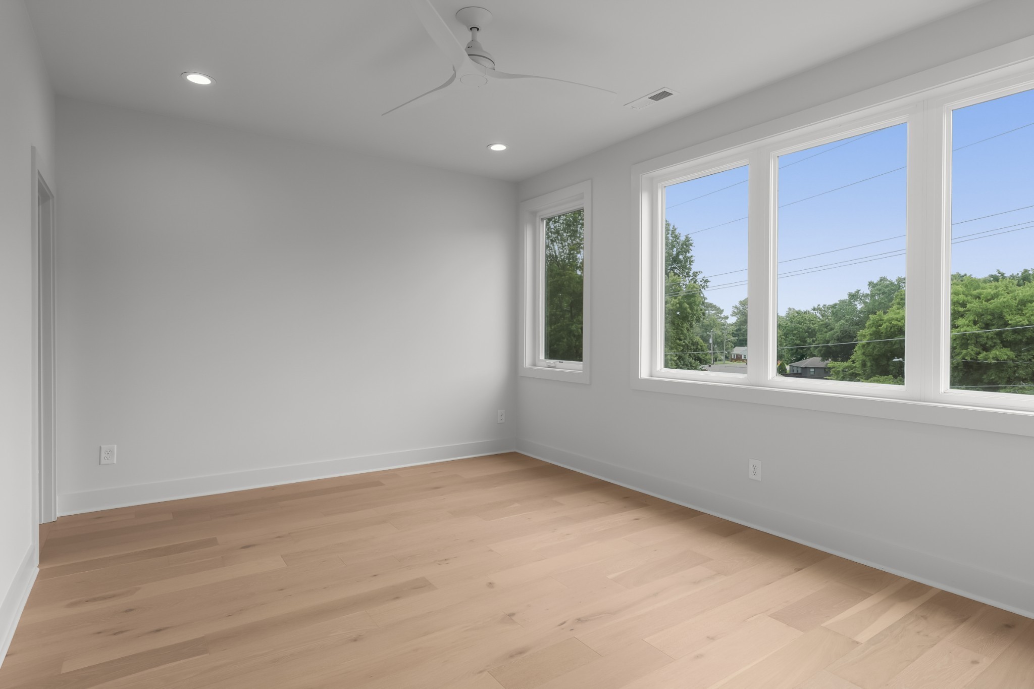 2305 Eastland Ave Unit: J