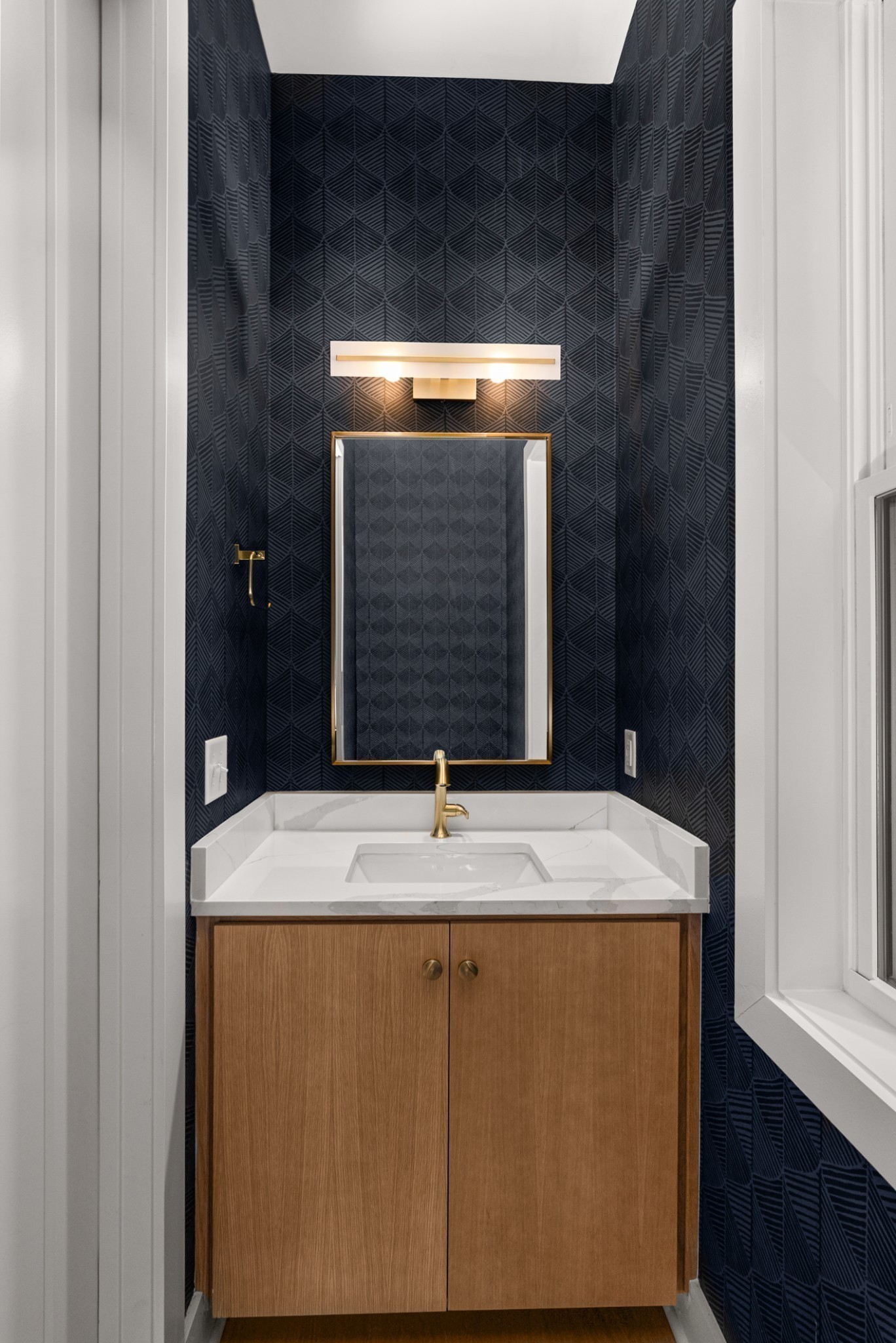 2305 Eastland Ave Unit: J