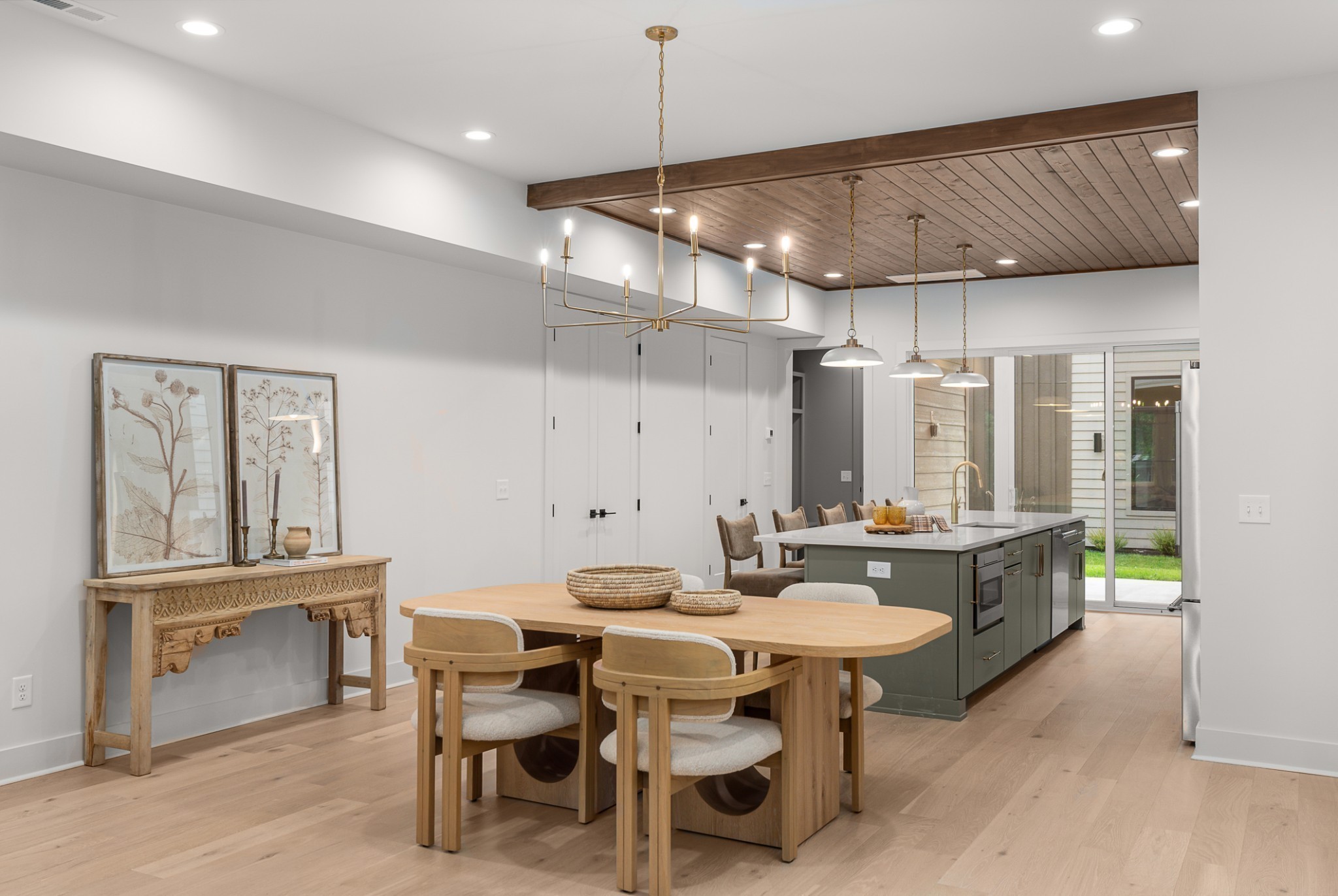 2305 Eastland Ave Unit: J