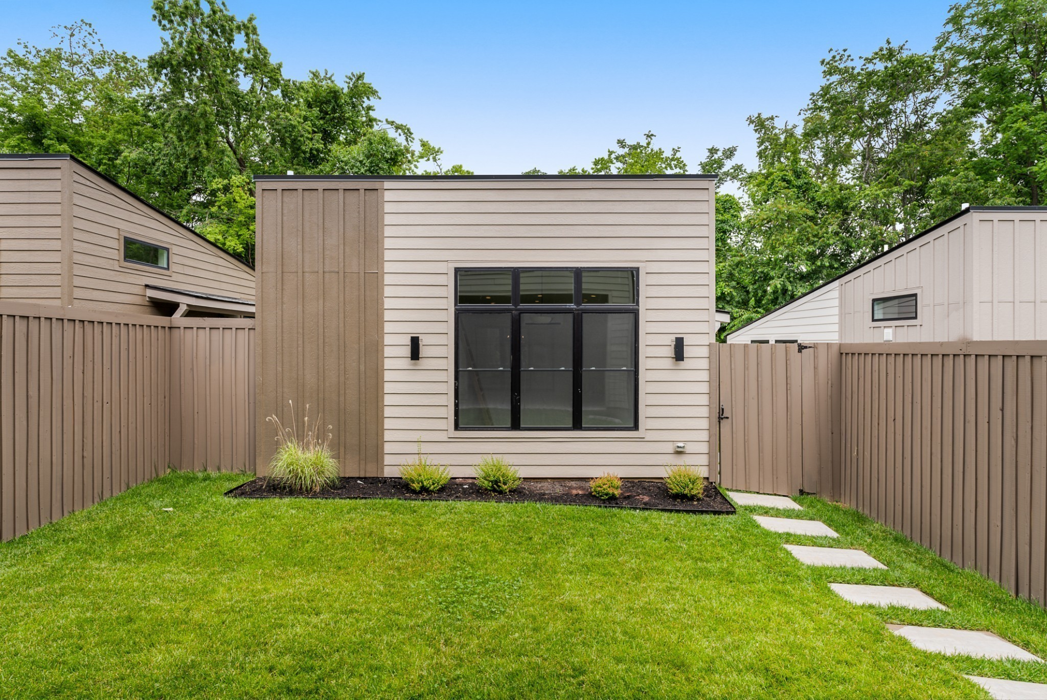 2305 Eastland Ave Unit: J