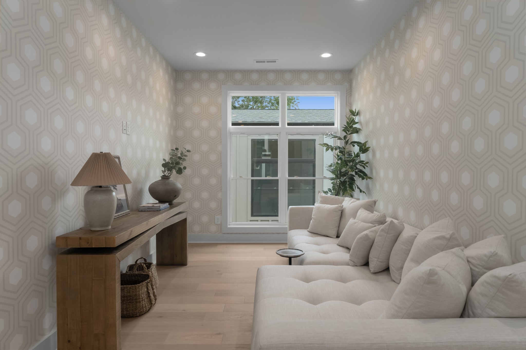 2305 Eastland Ave Unit: J