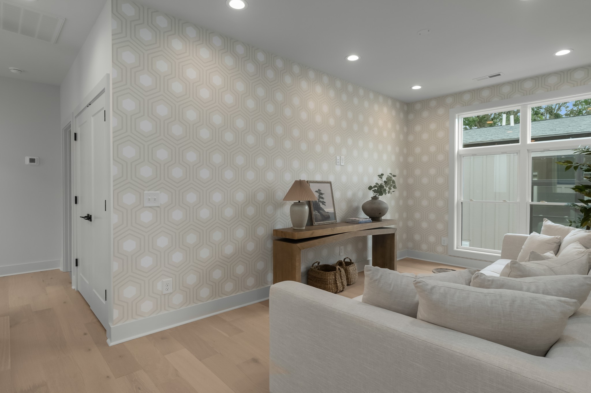 2305 Eastland Ave Unit: J