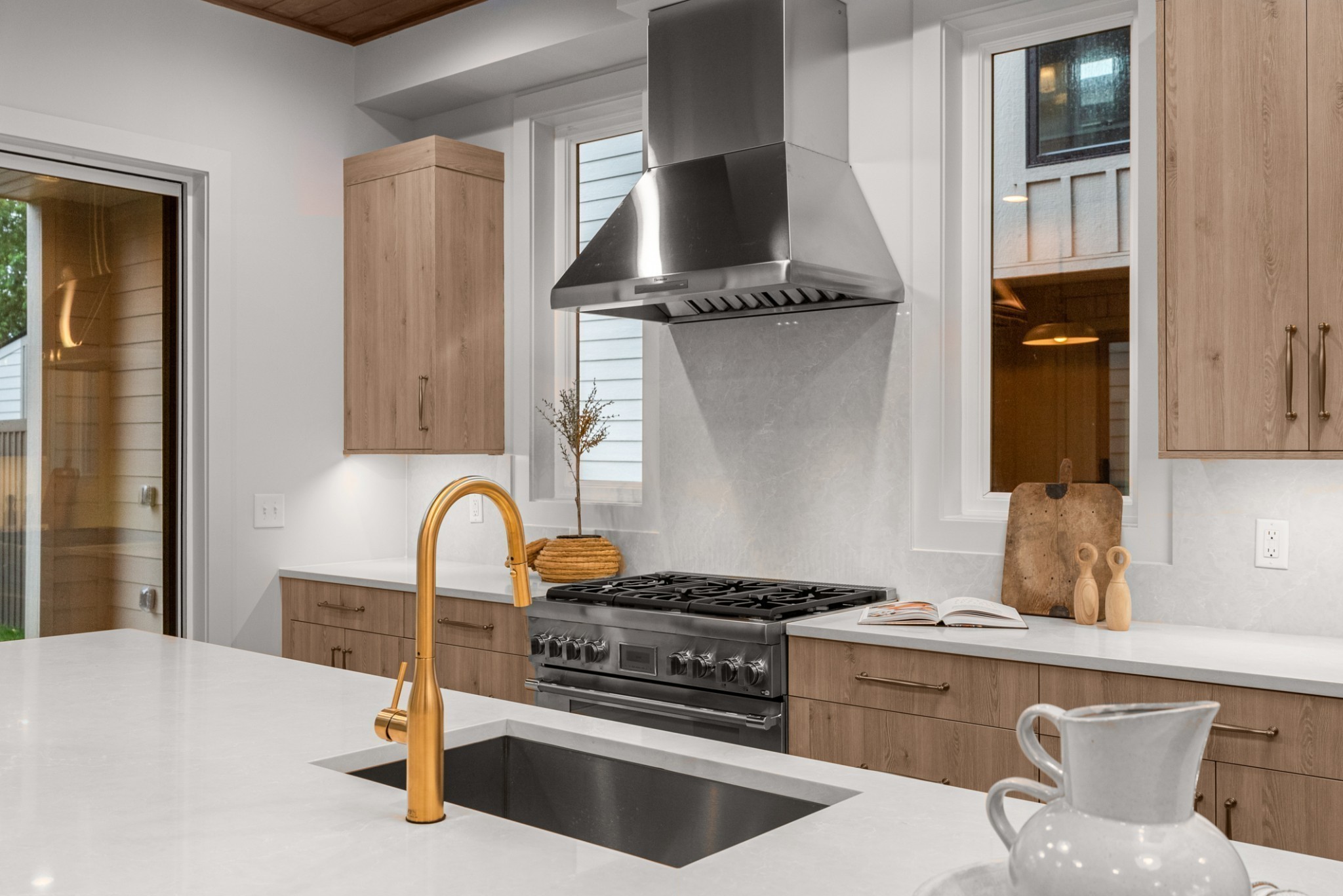 2305 Eastland Ave Unit: J
