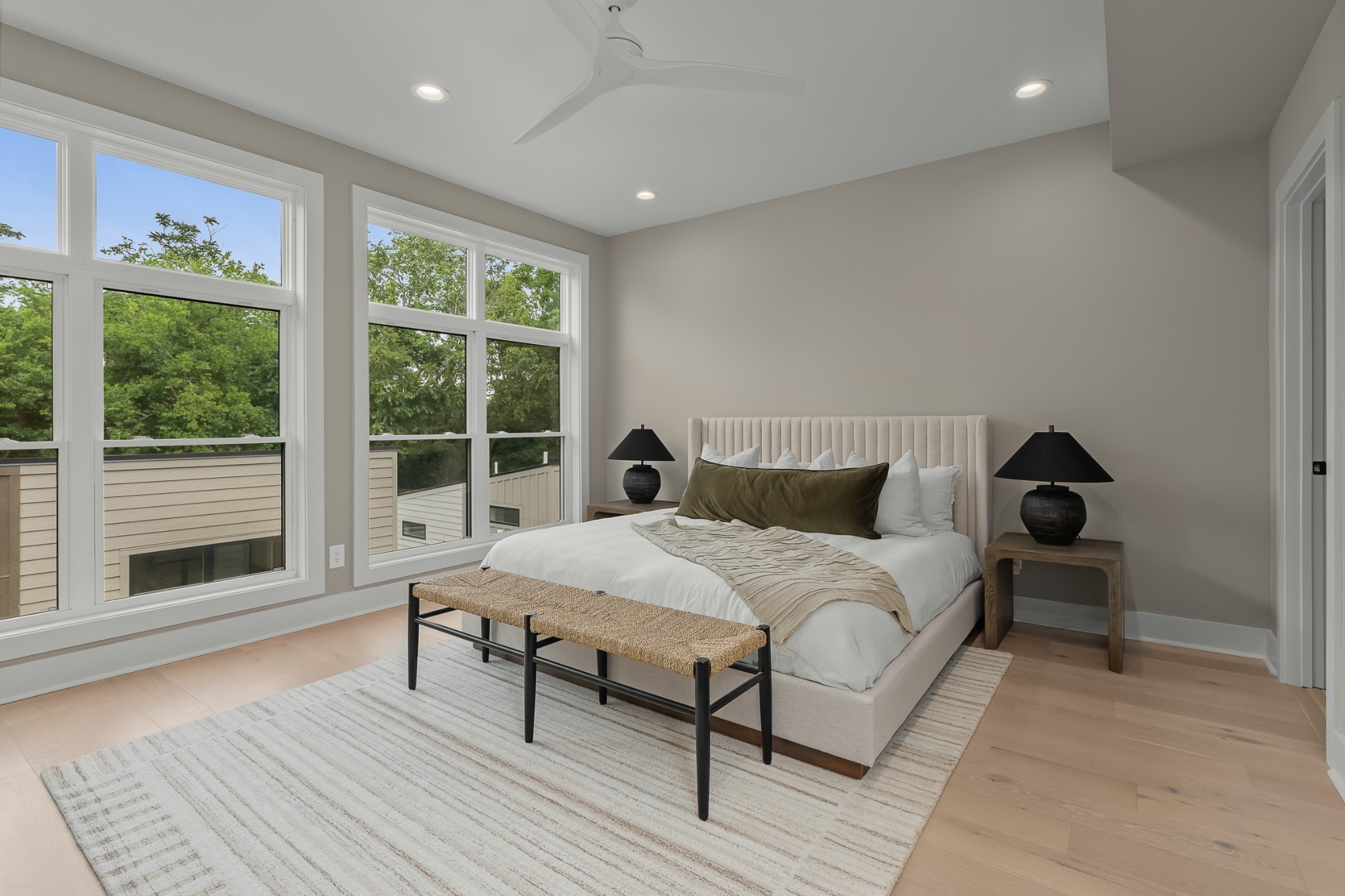 2305 Eastland Ave Unit: J