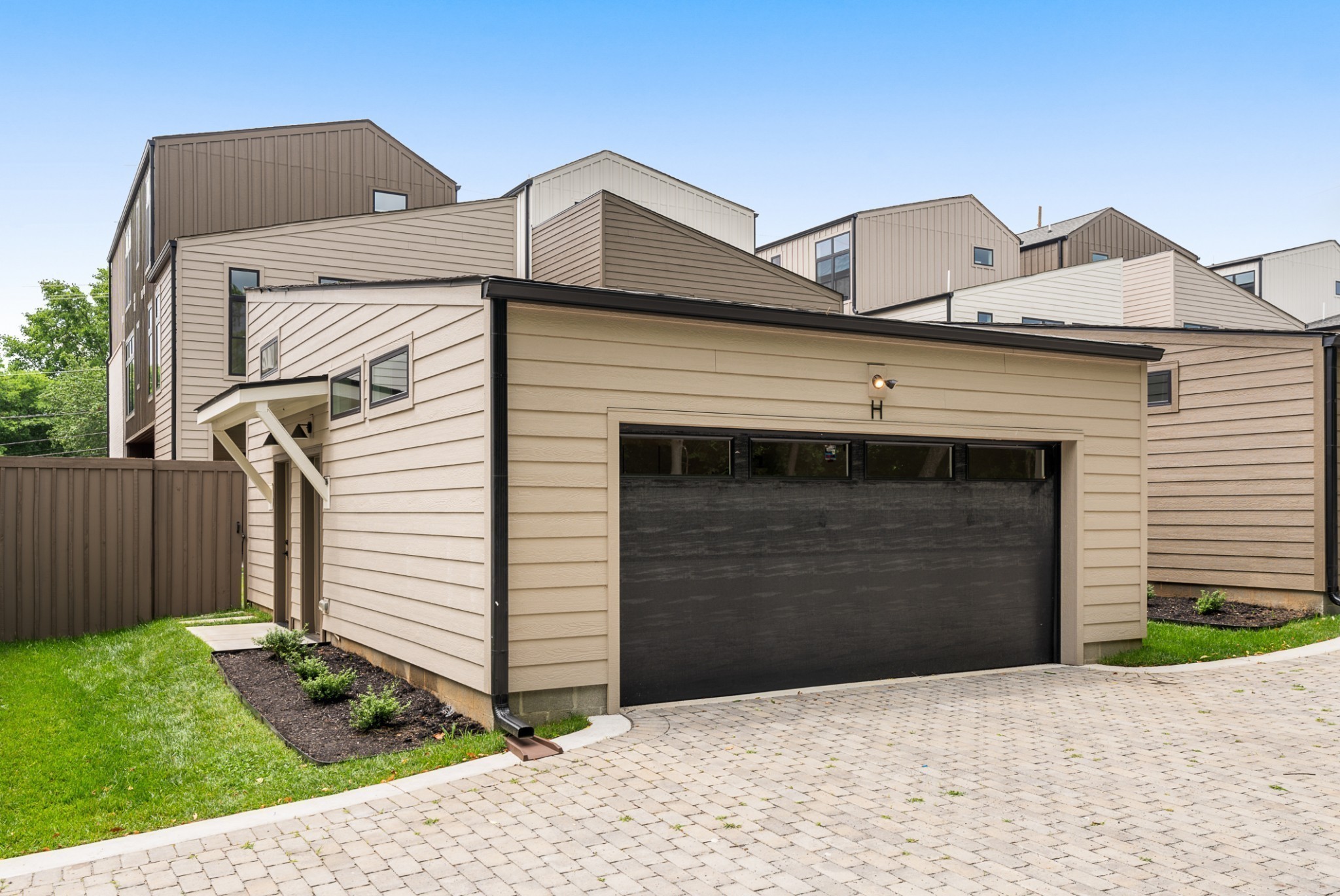 2305 Eastland Ave Unit: J