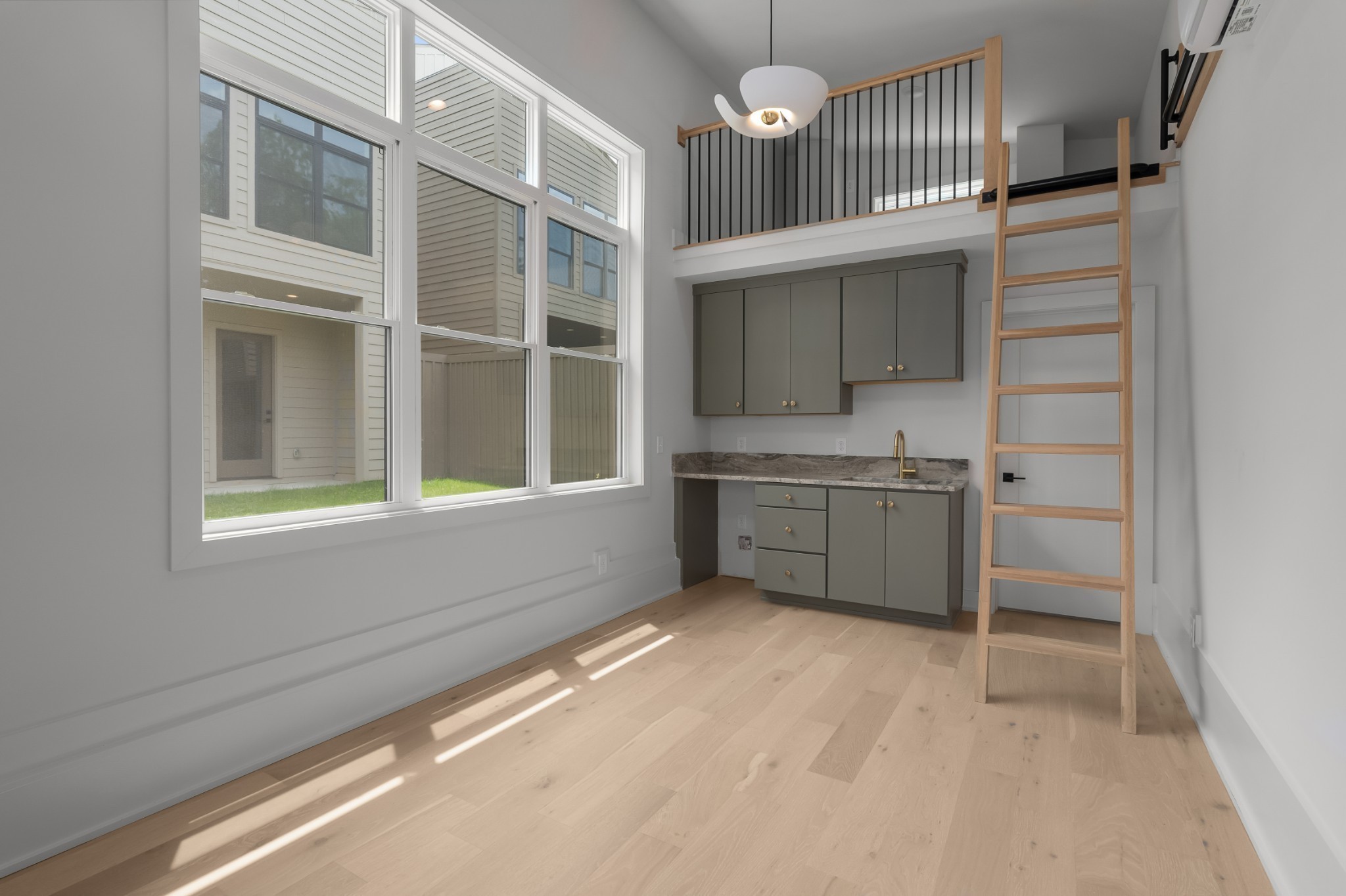 2305 Eastland Ave Unit: J