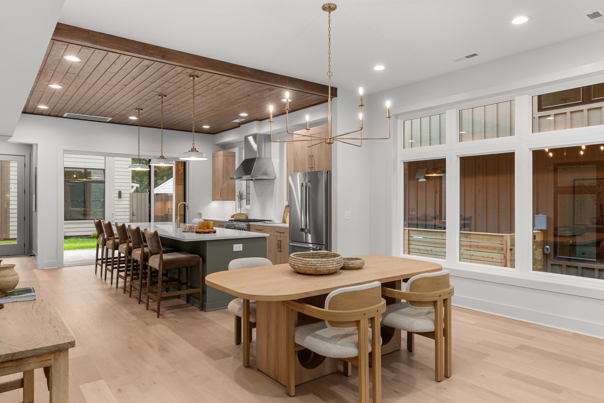 2305 Eastland Ave Unit: J