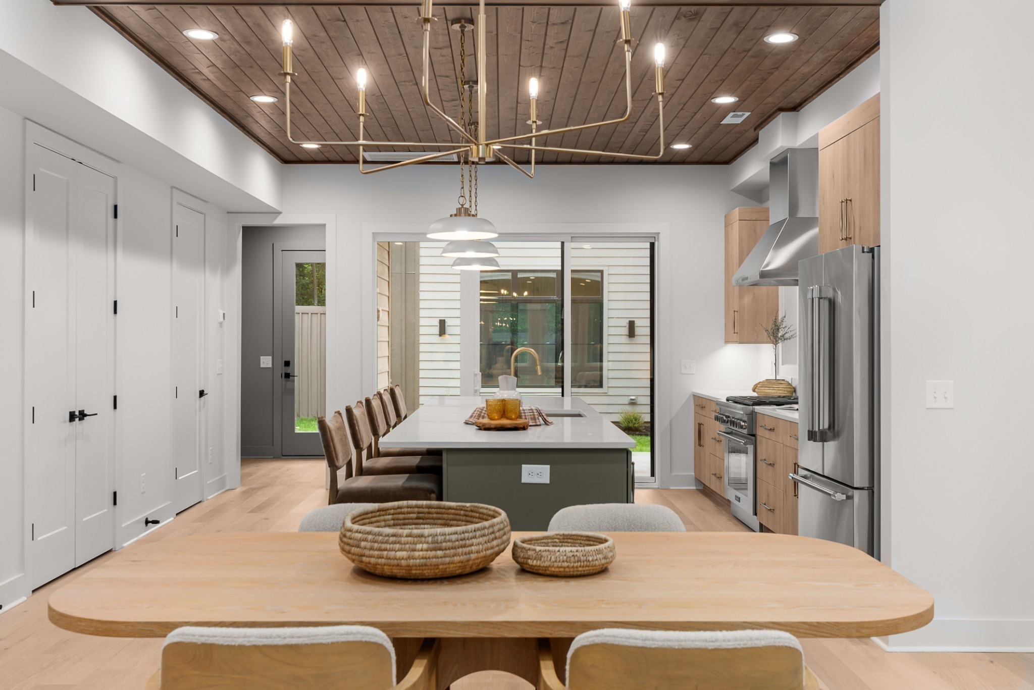 2305 Eastland Ave Unit: J