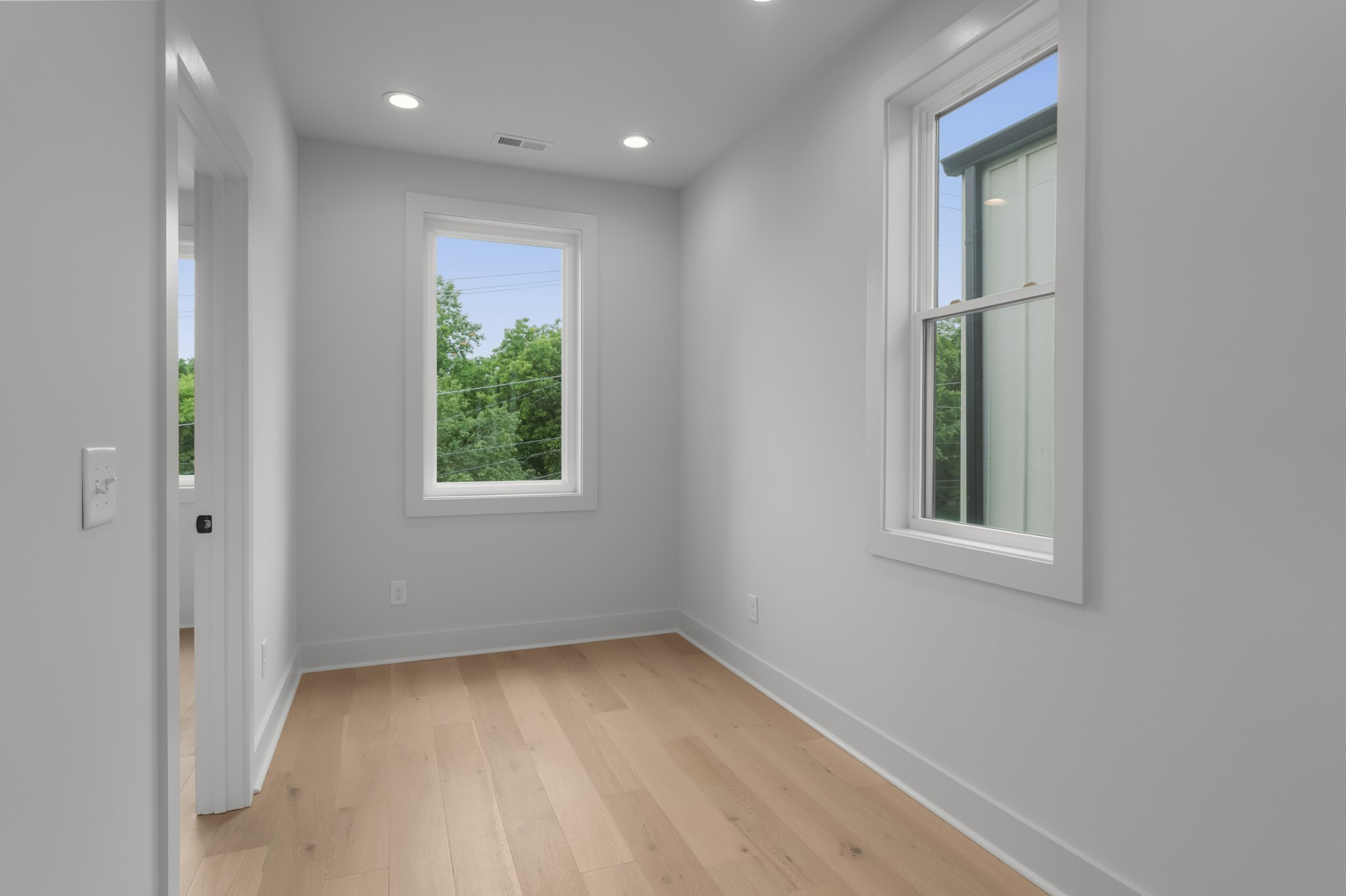 2305 Eastland Ave Unit: J