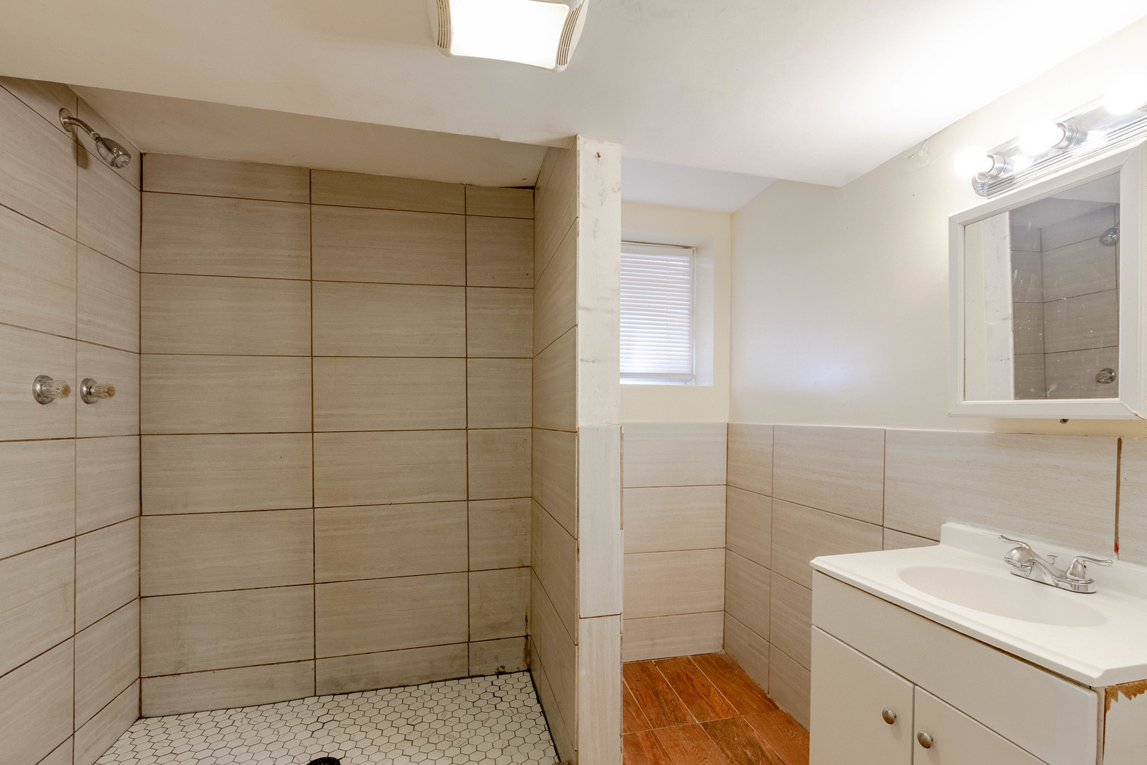 11815 S Peoria Street