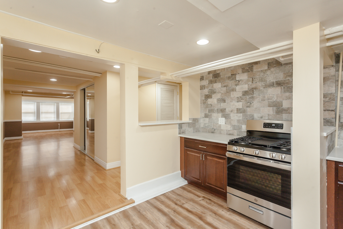 1654 W Melrose Street Unit: G