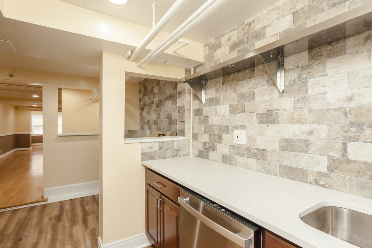 1654 W Melrose Street Unit: G