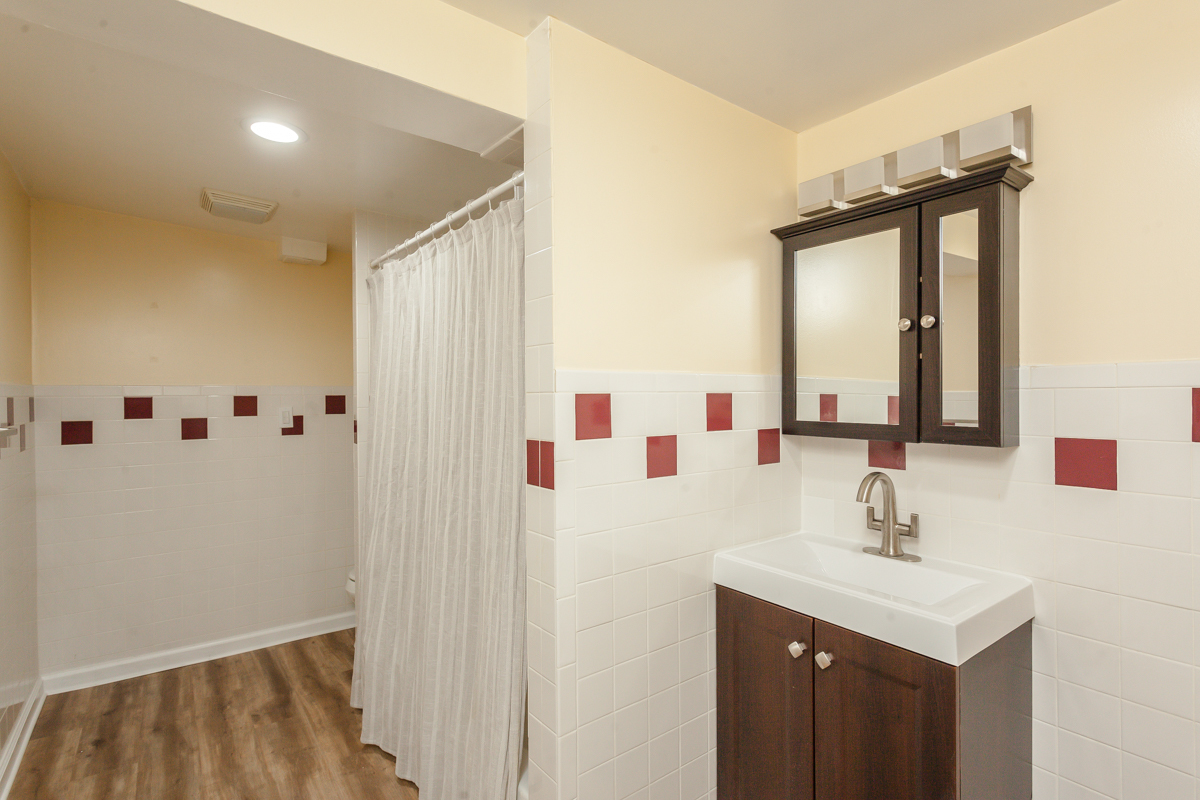 1654 W Melrose Street Unit: G