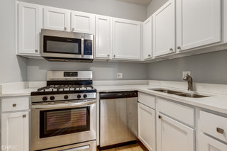 602 S WESTERN Avenue Unit: 3NR