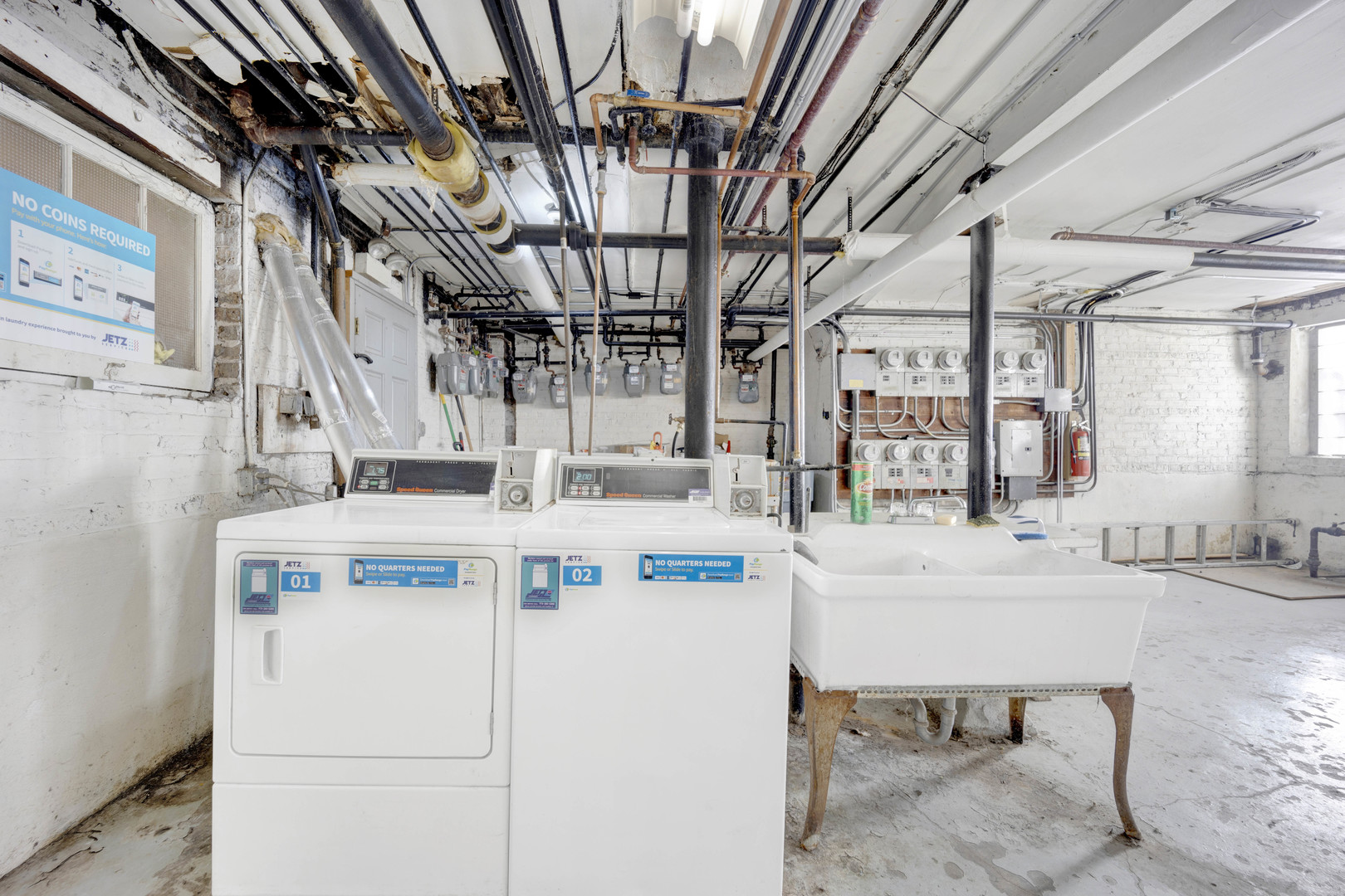 4748 W Roscoe Street Unit: 3