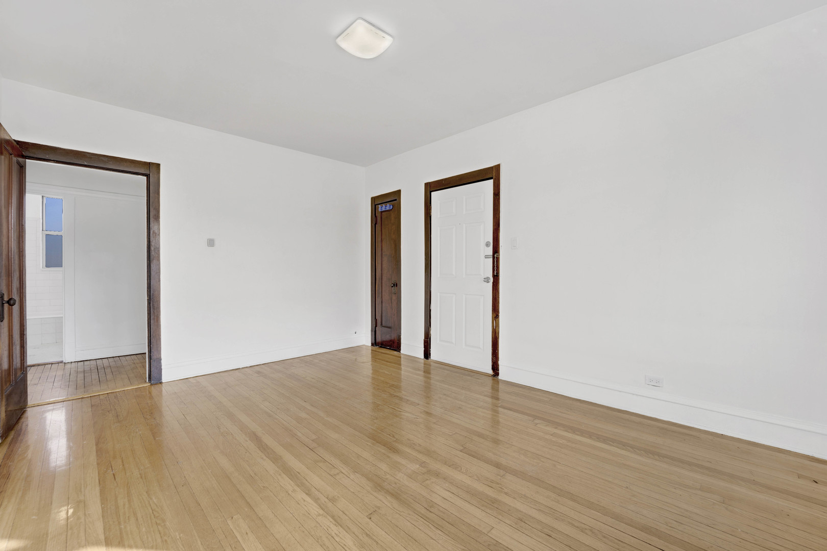 4748 W Roscoe Street Unit: 3