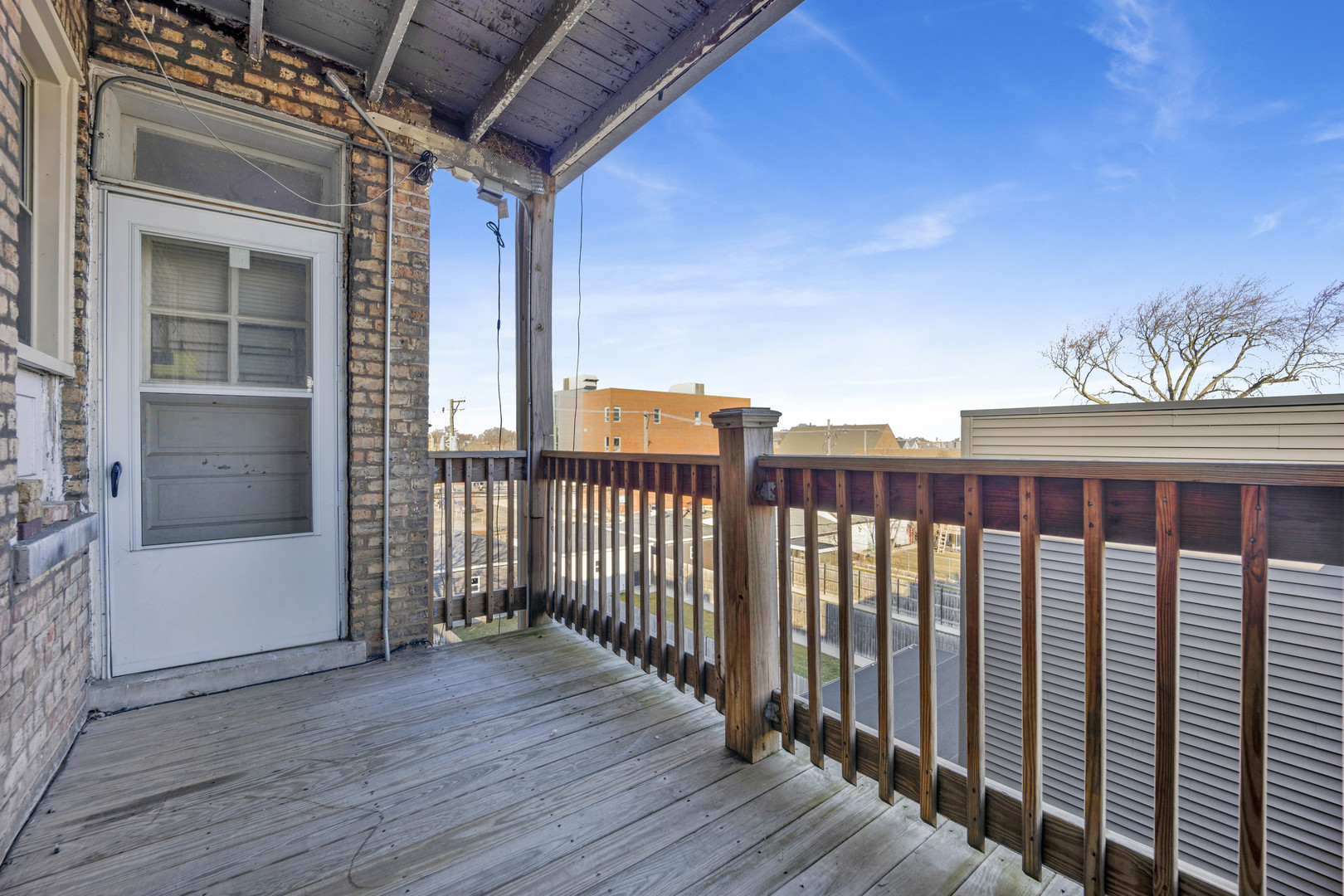 4748 W Roscoe Street Unit: 3