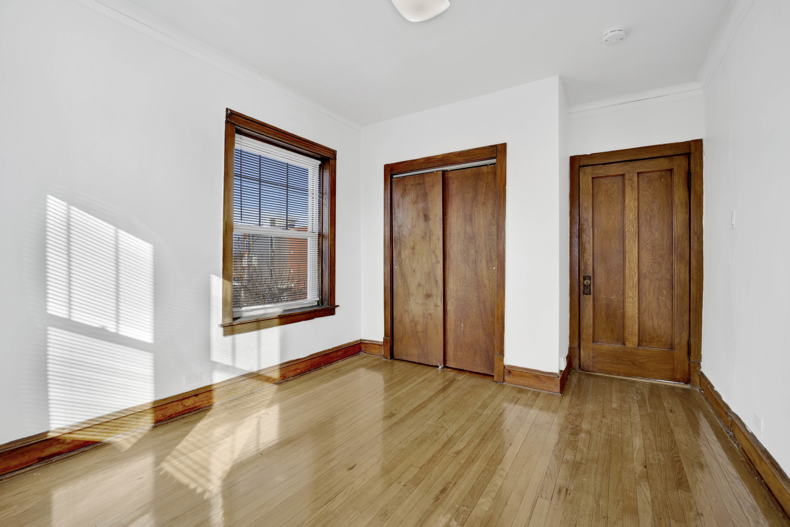 4748 W Roscoe Street Unit: 3