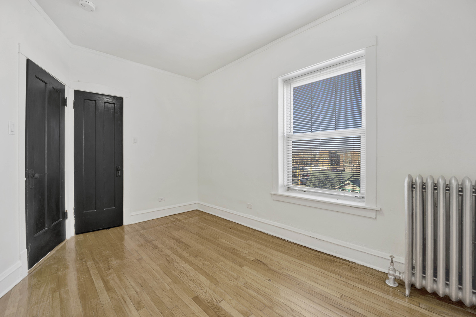 4748 W Roscoe Street Unit: 3