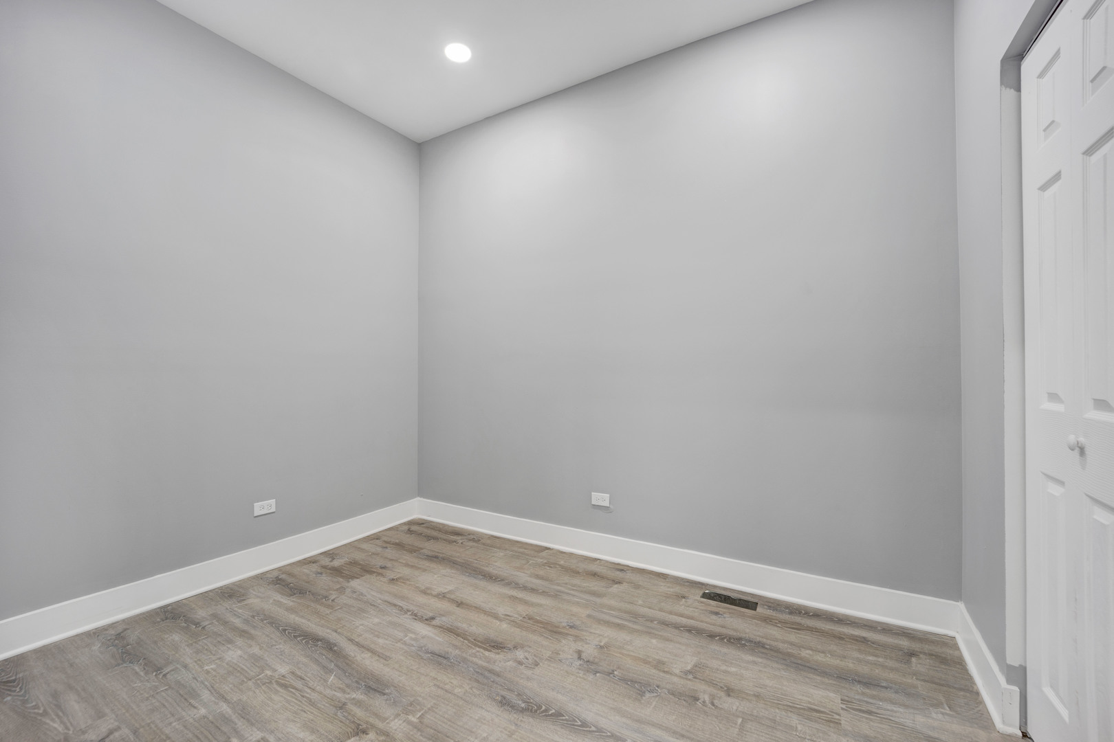 2286 S Blue Island Avenue Unit: 1R