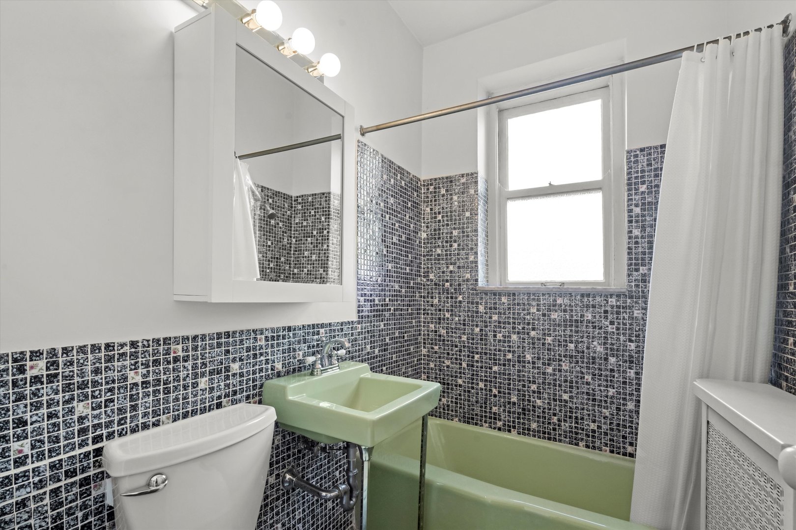 1415 N Astor Street Unit: 3