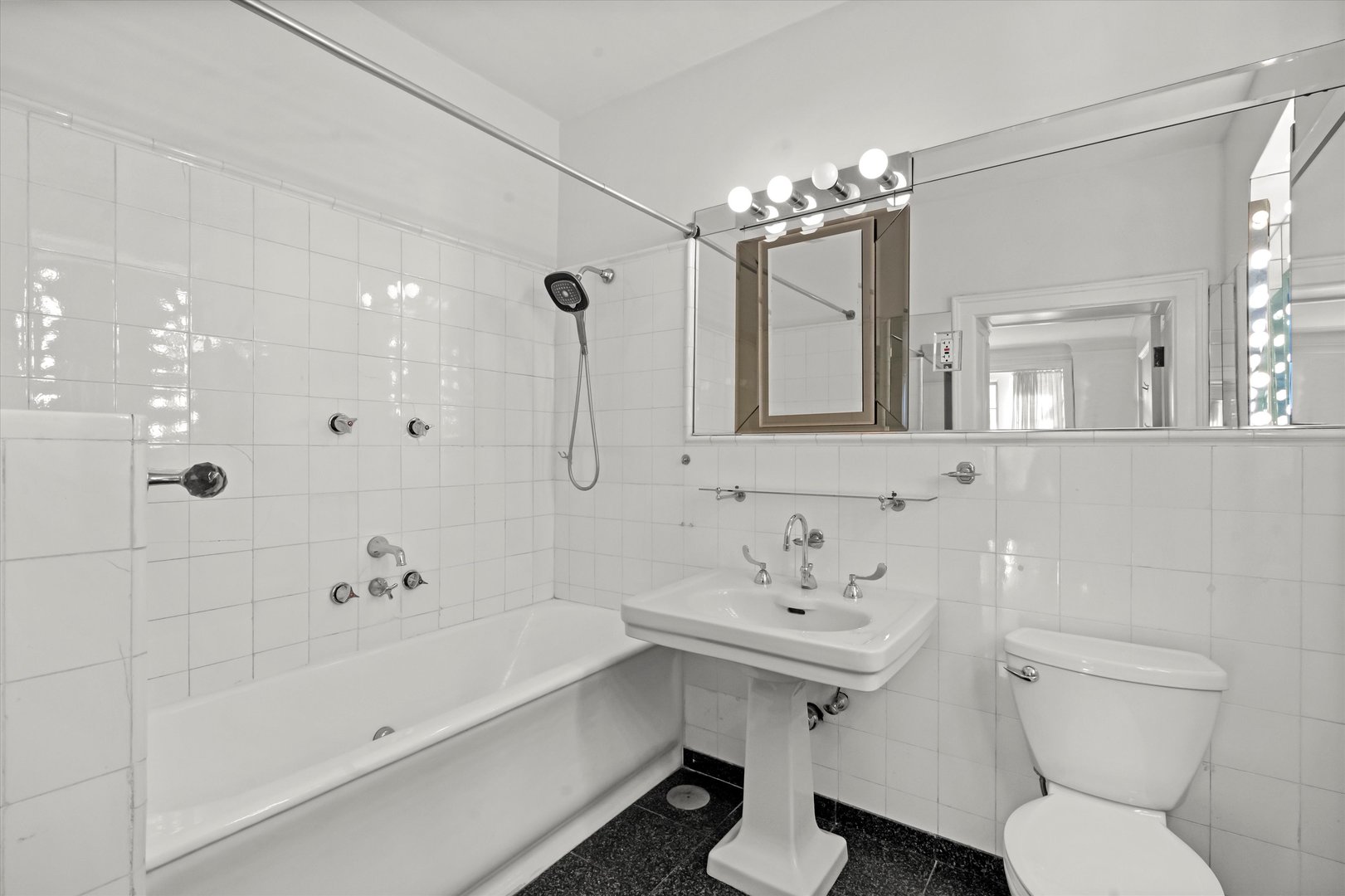 1415 N Astor Street Unit: 3