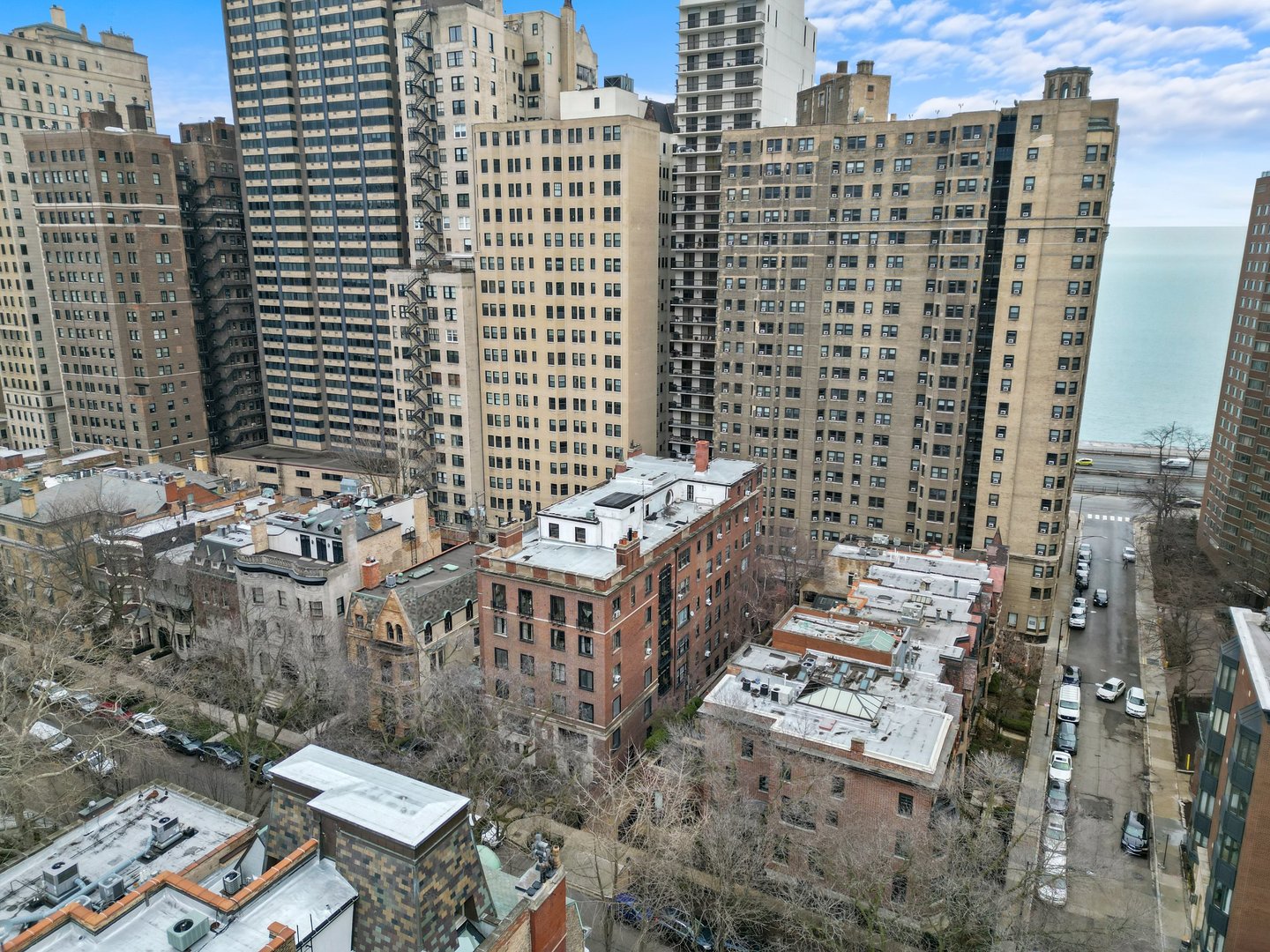 1415 N Astor Street Unit: 3