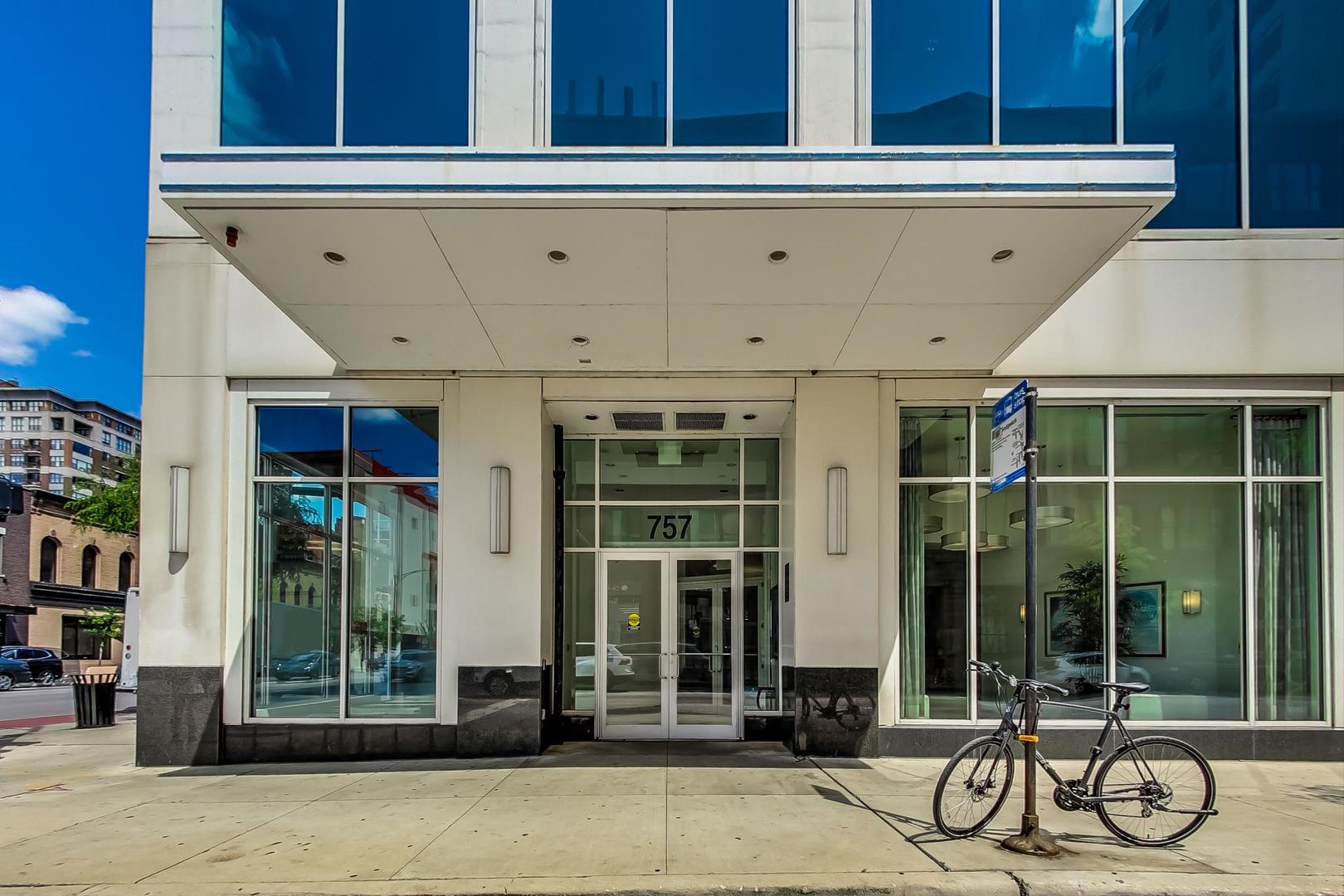 757 N Orleans Street Unit: 1203