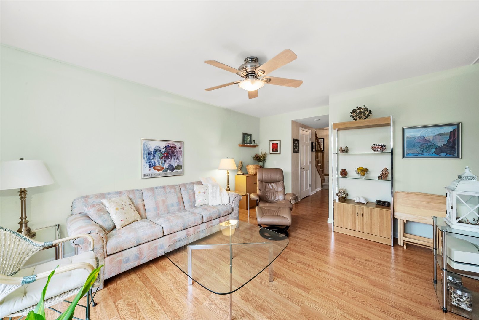 2331 W Greenleaf Avenue
