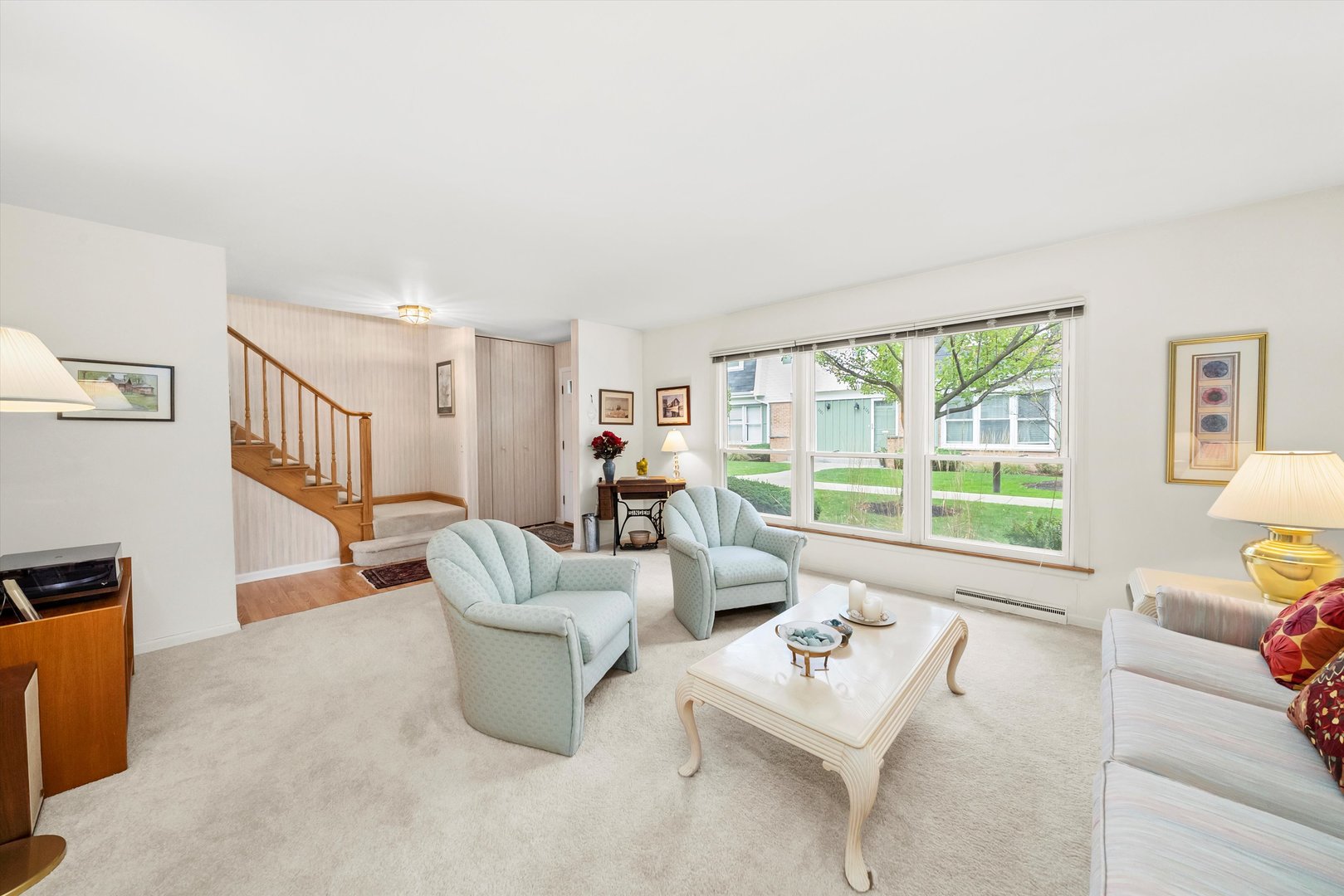 2331 W Greenleaf Avenue