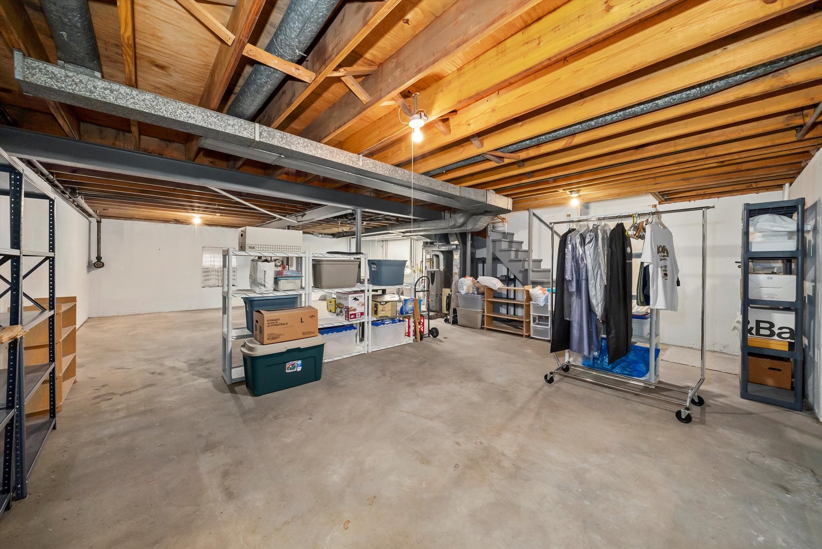 2331 W Greenleaf Avenue