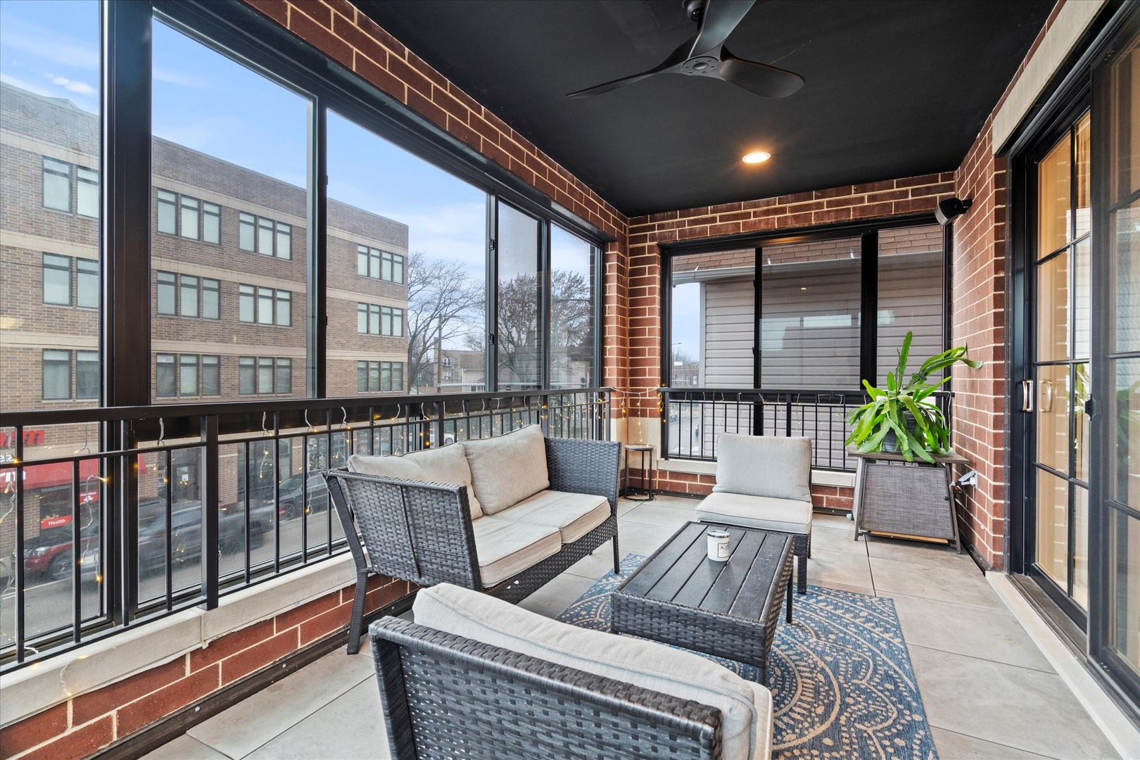 2965 N ELSTON Avenue Unit: 2